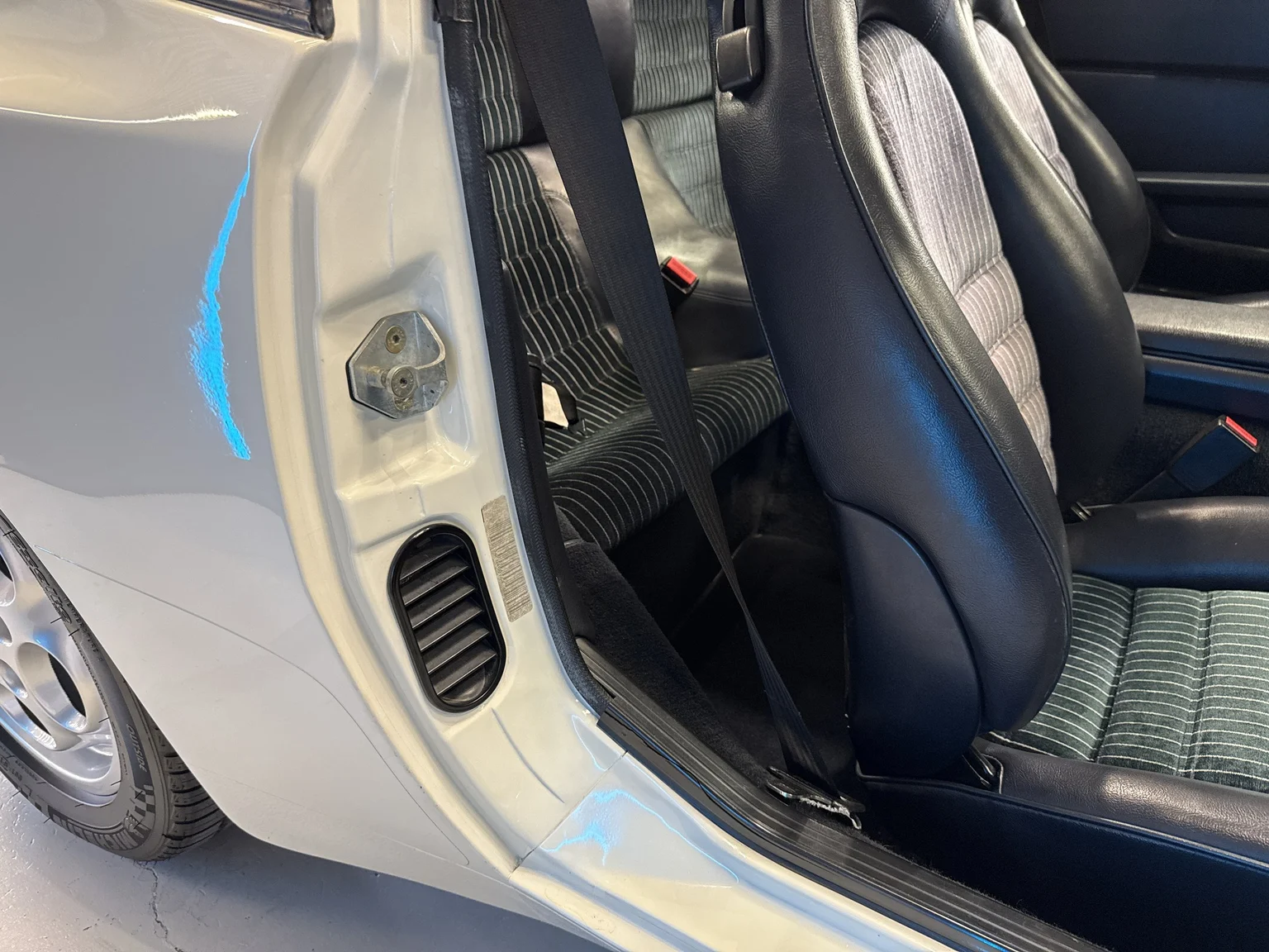 Interior image of 1989 Porsche 944 2.7 (47)