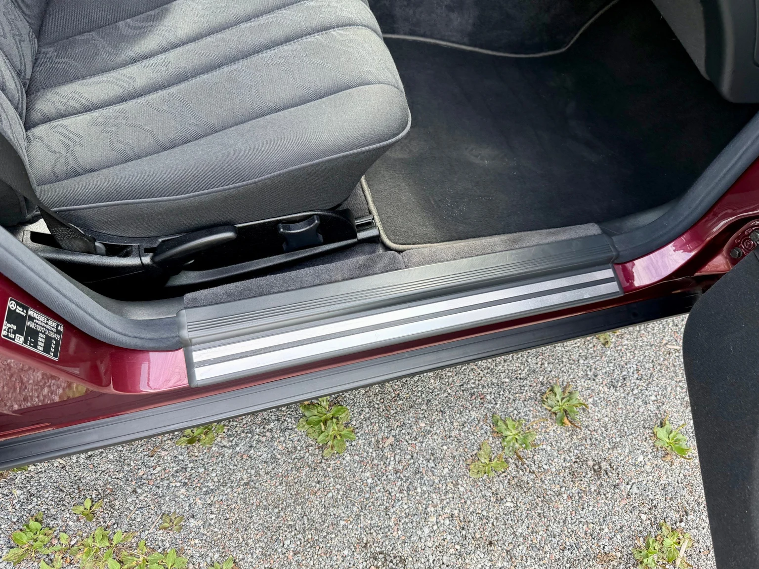 Innenraumfoto von 1997 Mercedes-Benz E 290 TD (70)