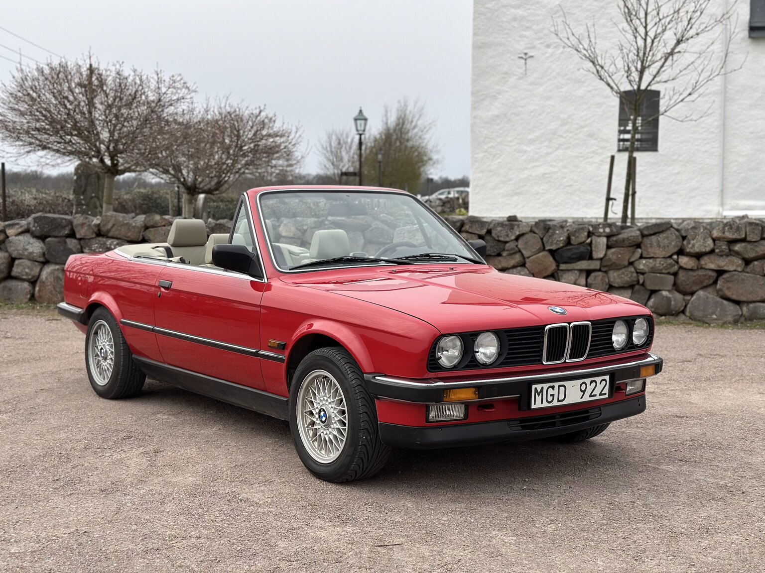 Exterior image of 1987 BMW 325i Convertible (26)