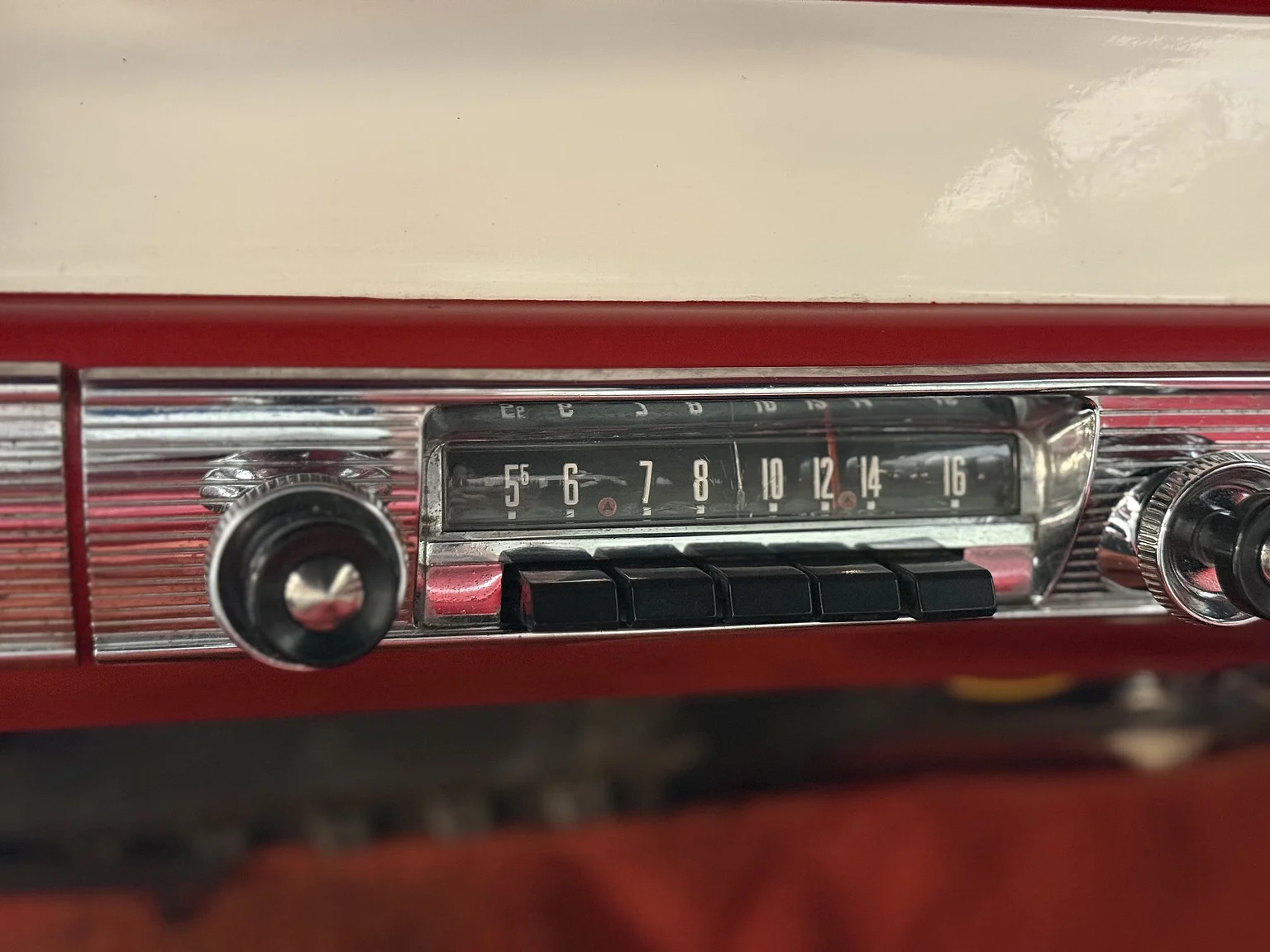 Innenraumfoto von 1956 Ford Fairlane Sunliner V8 5.1 (24)