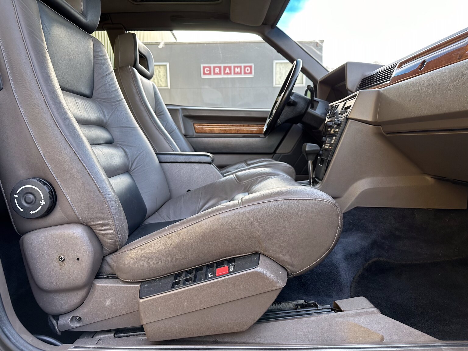 Interiörbild 1987 Volvo 780 Bertone