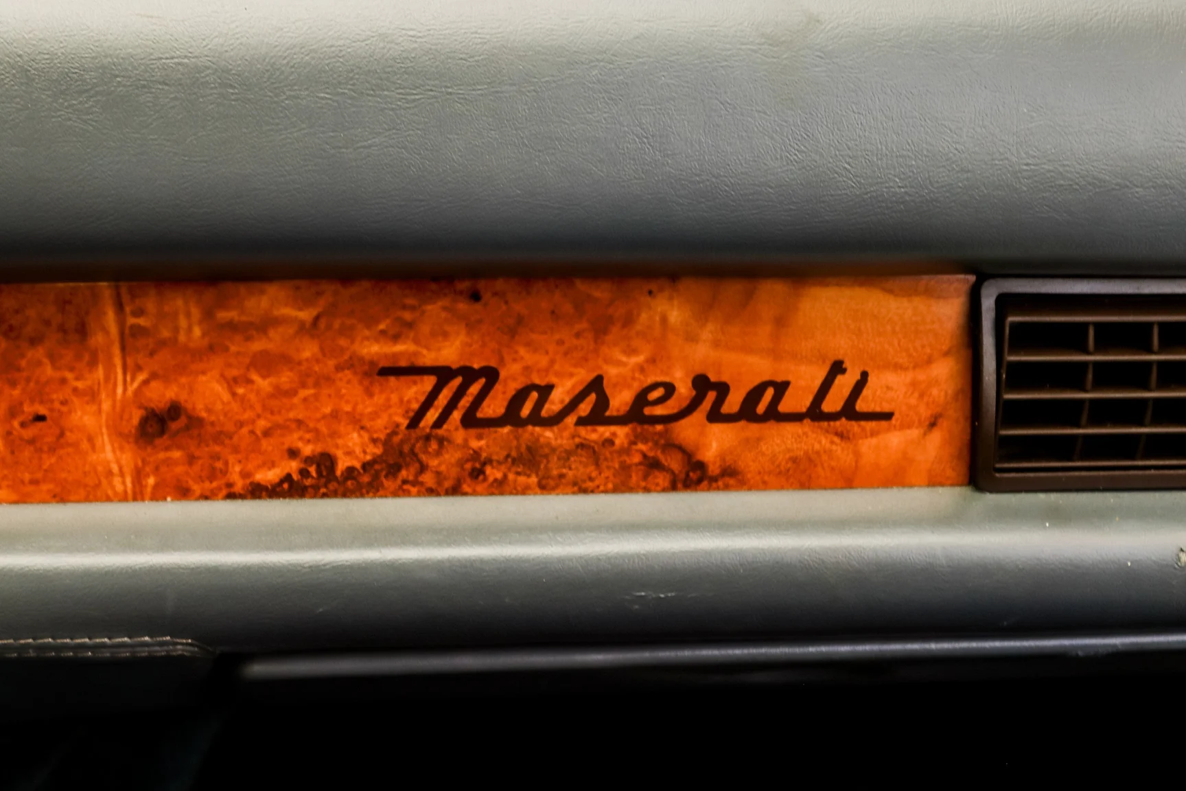 Innenraumfoto von 1987 Maserati Biturbo i (35)