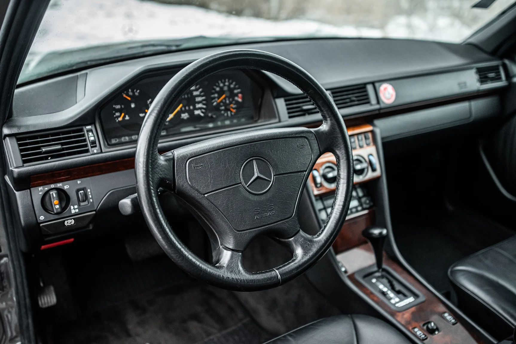 Interior image of 1993 Mercedes-Benz E 320 "AMG" (22)