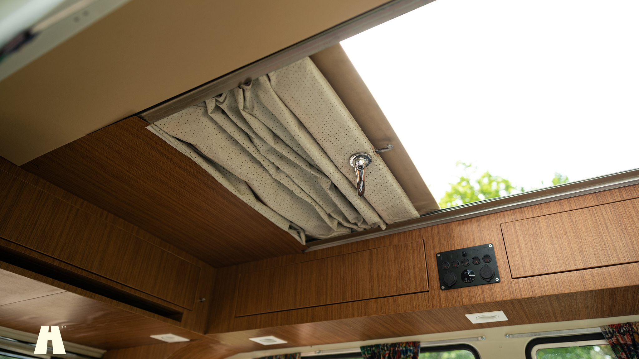 Interior image of 1998 Volkswagen T2 Camper