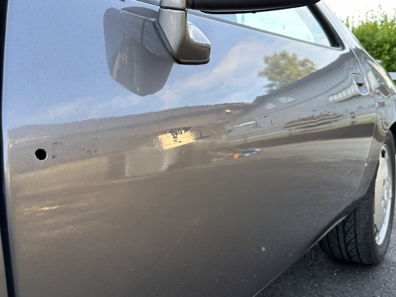 Exterior image of 1985 Porsche 928 (39)