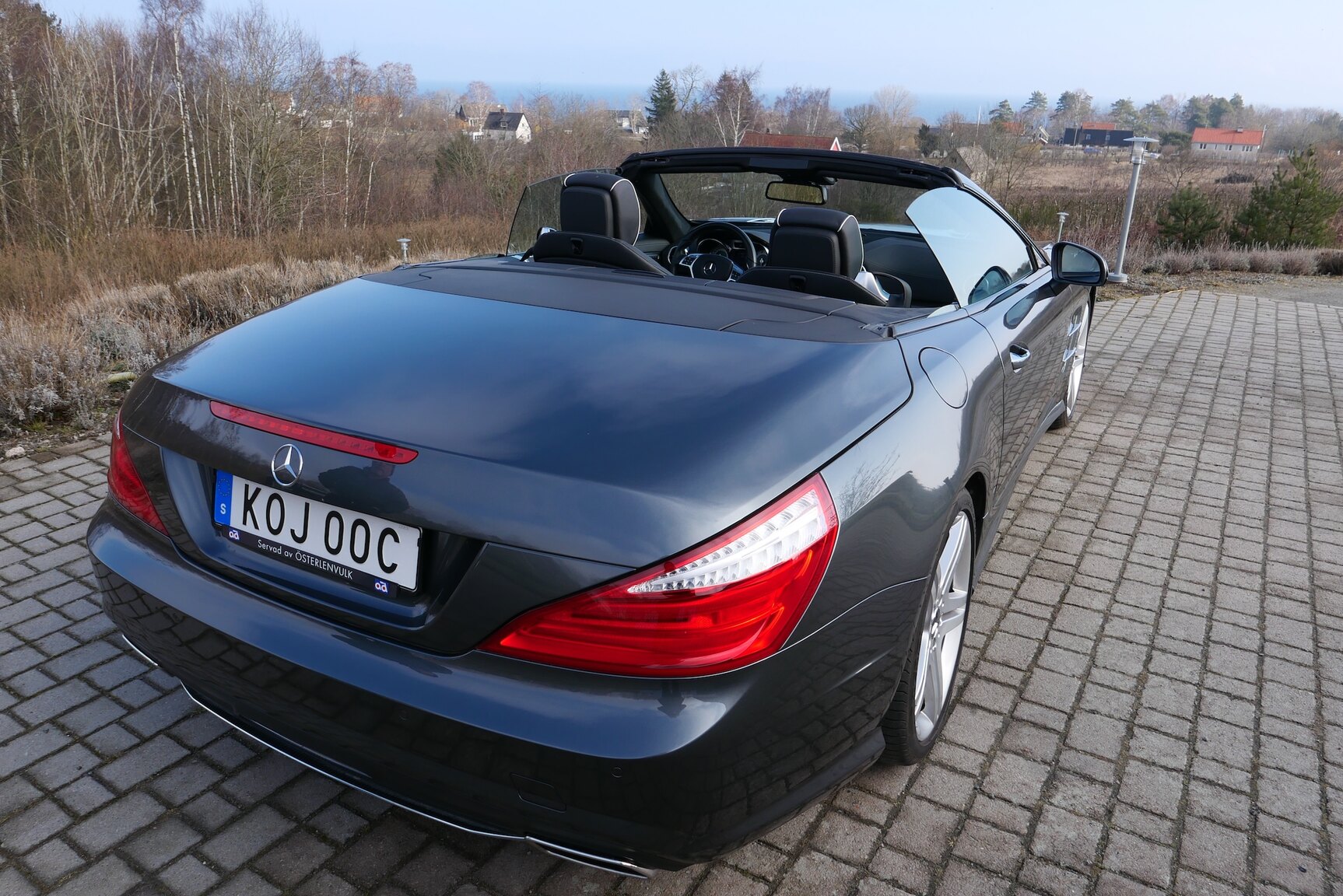 Exterior image of 2014 Mercedes-Benz SL500