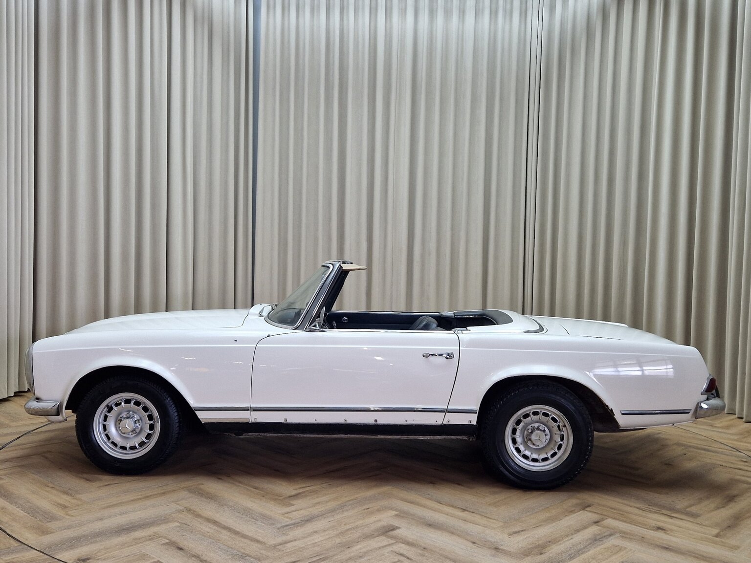Aussenfoto 1964 Mercedes-Benz 230SL Pagoda