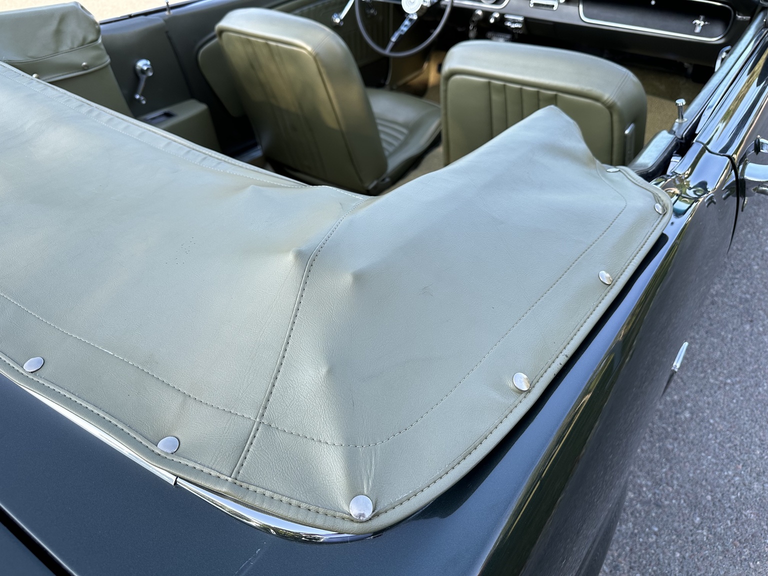 Exteriörbild på 1965 Ford Mustang 289 Cabriolet
