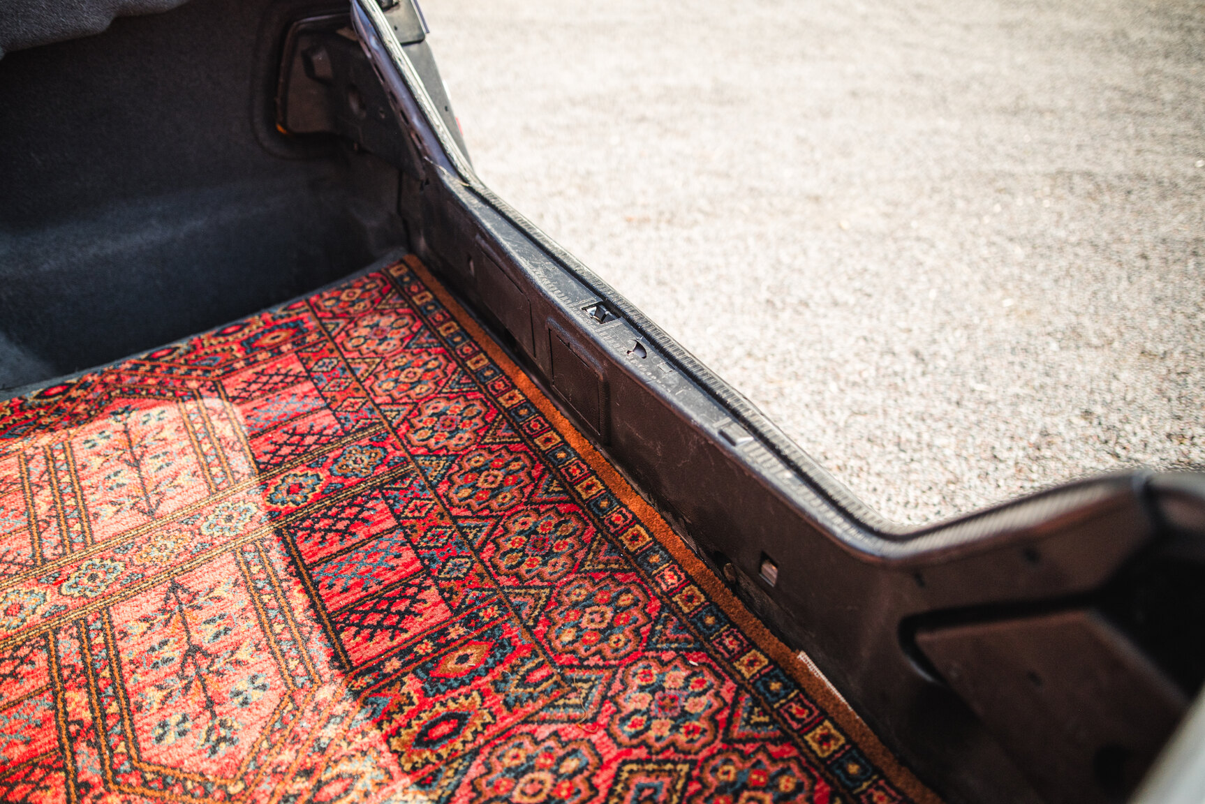 Interior image of 1993 Mercedes-Benz E 220