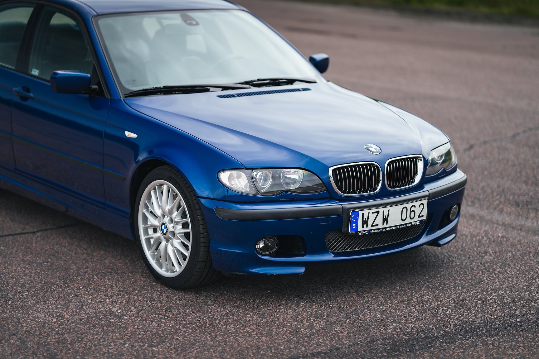 Exterior image of 2003 BMW 330i