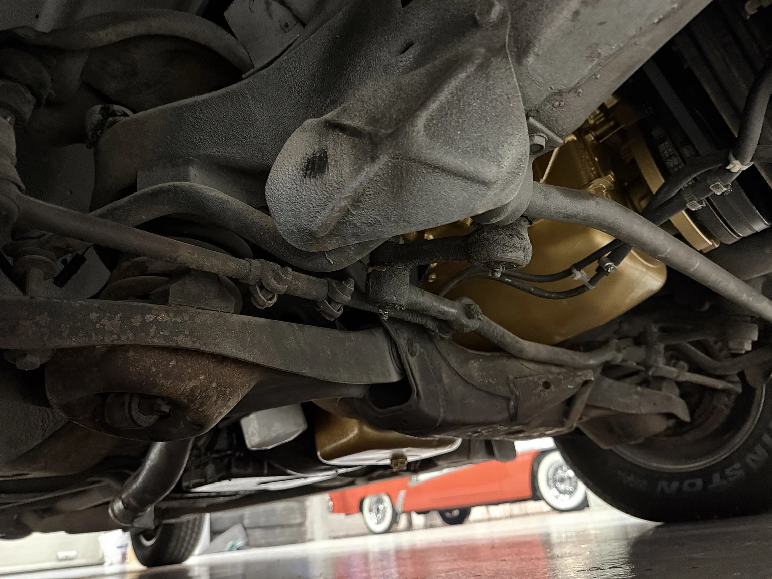 Image of 1964 Oldsmobile Cutlass Convertible mechanics (6)