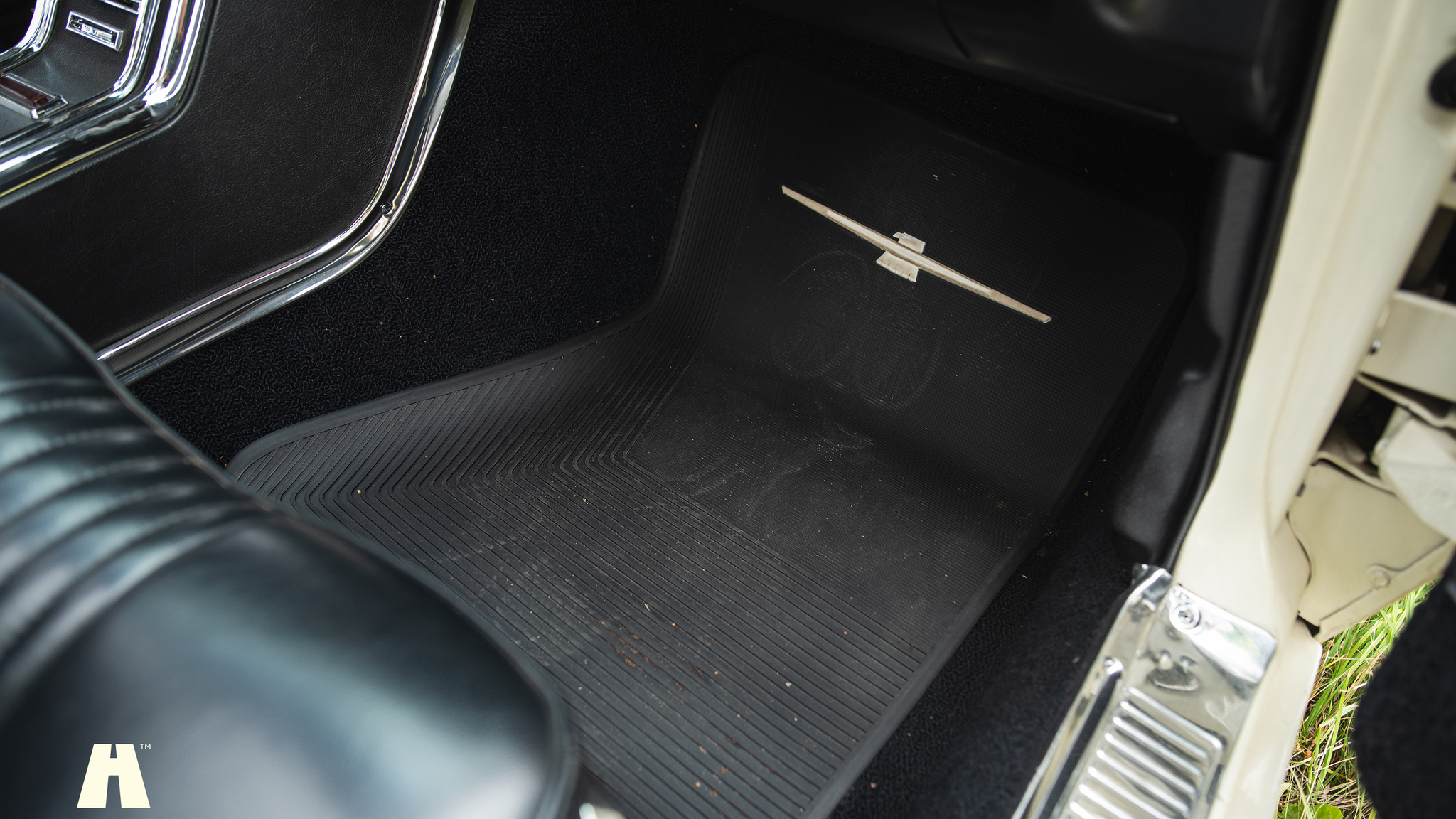 Interior image of 1965 Ford Thunderbird (51)