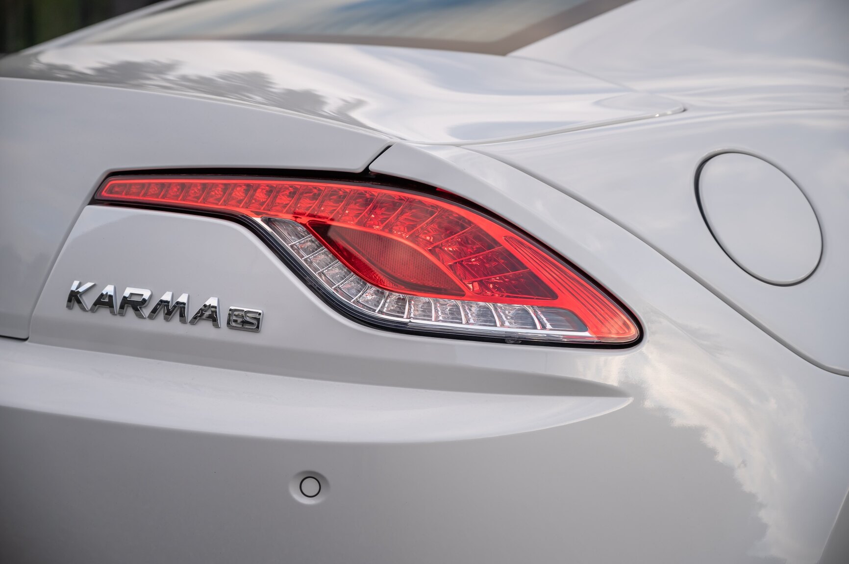 Exteriörbild på 2012 Fisker Karma ES