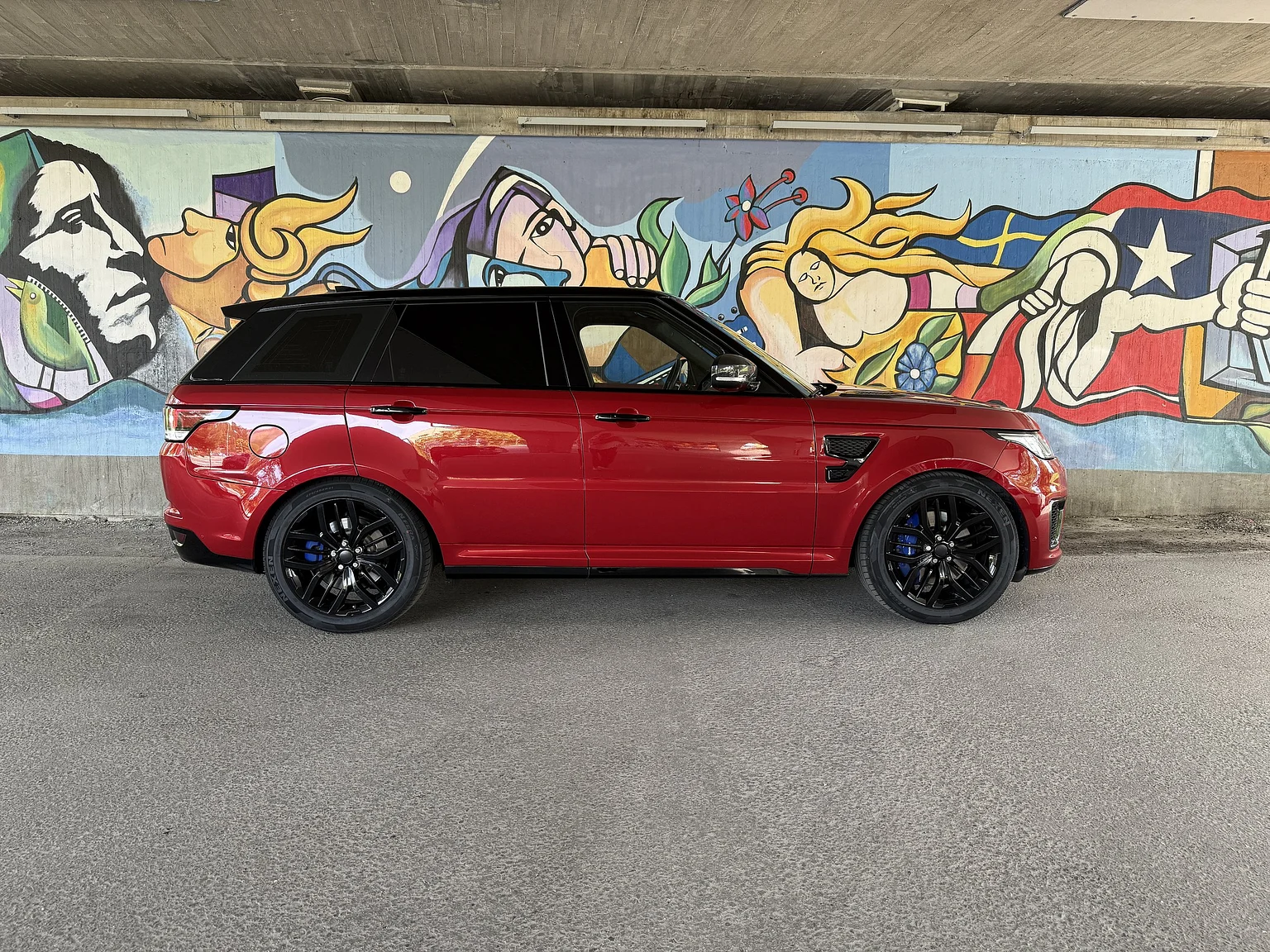 Exteriörbild på 2017 Range Rover Sport SVR (5)