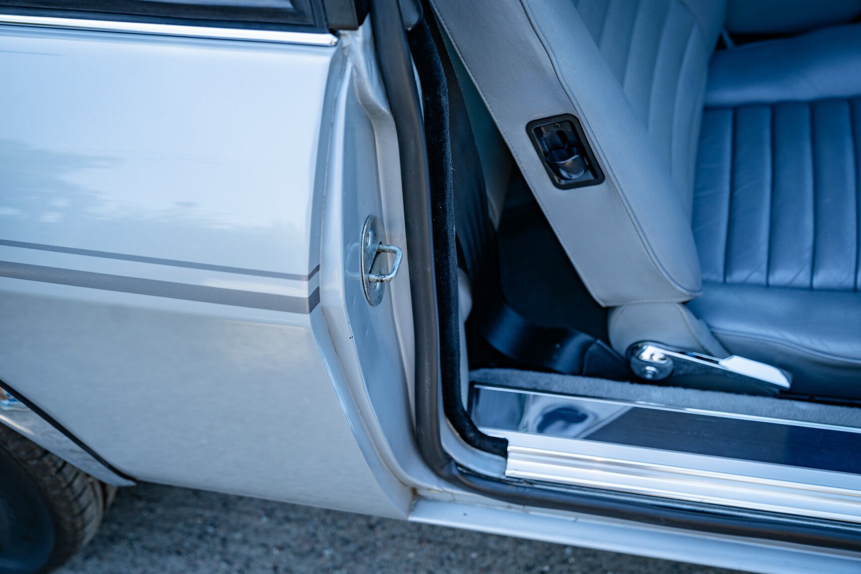 Interior image of 1985 Jaguar XJ-S HE