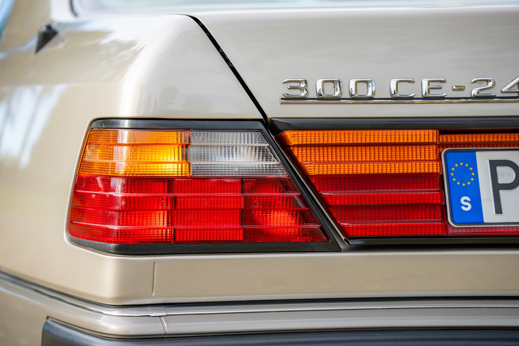 Exteriörbild på 1992 Mercedes-Benz 300 CE-24