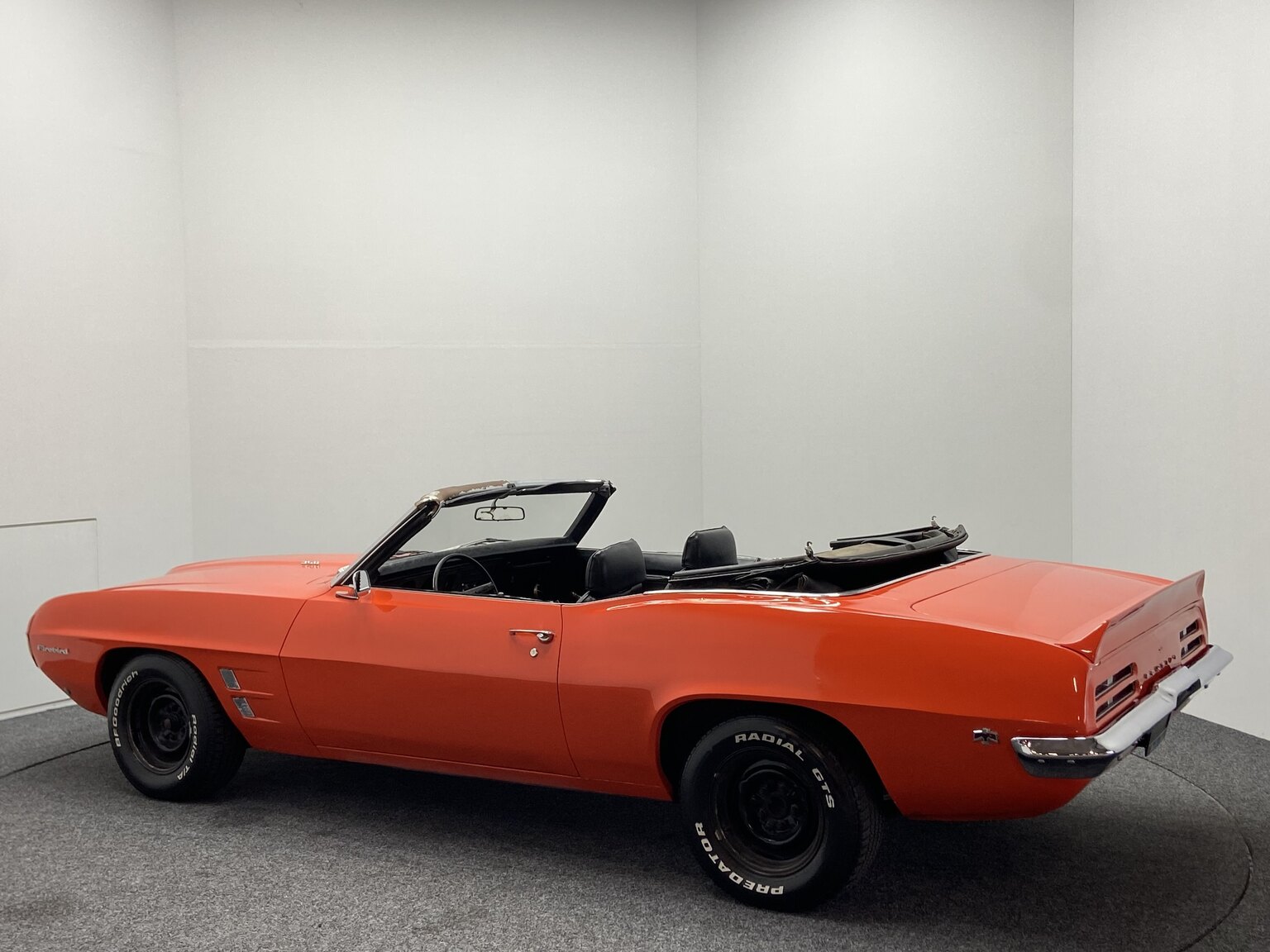 Exteriörbild på 1969 Pontiac Firebird