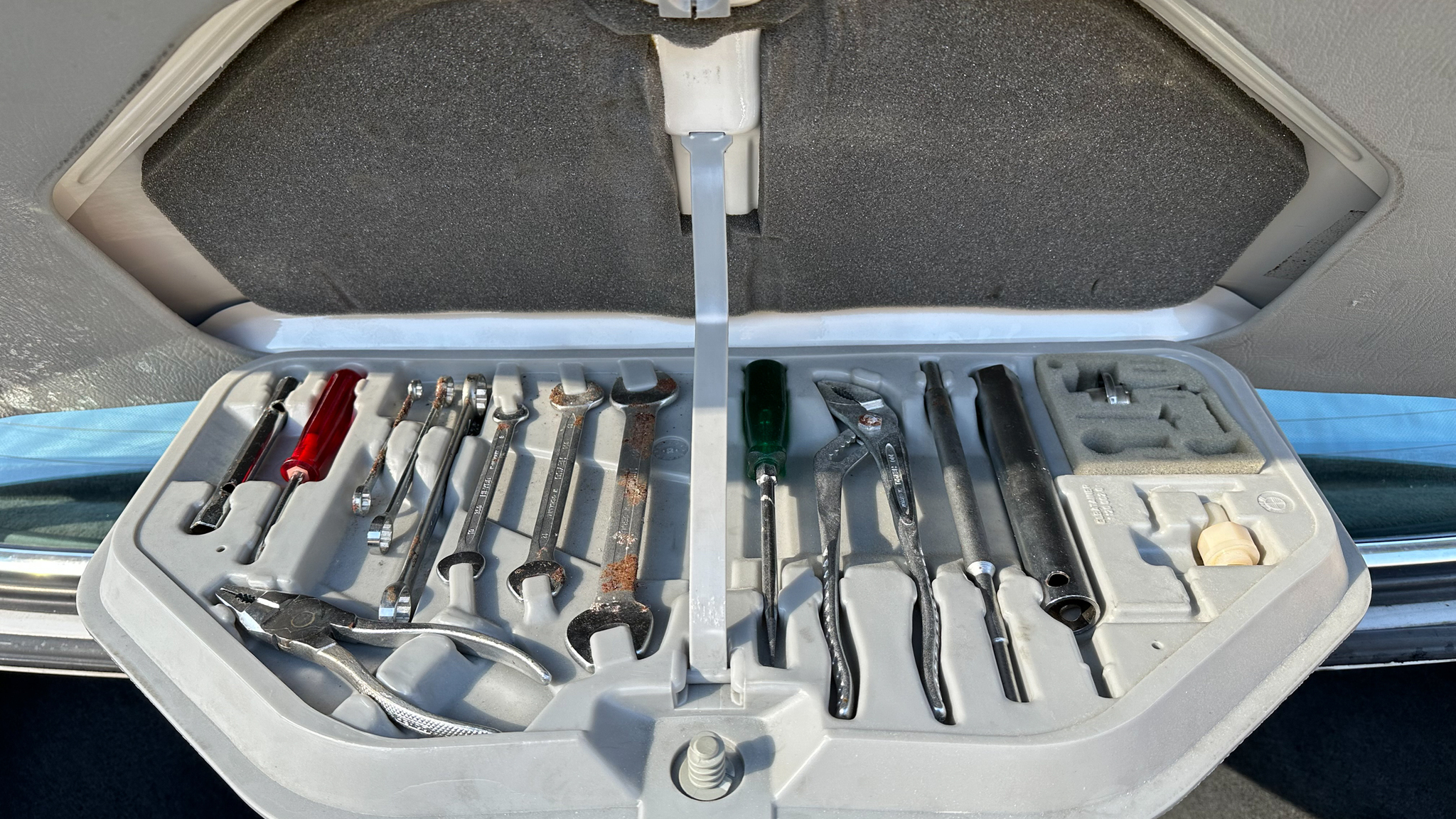 Interiörbild 1984 BMW 745i Executive Automat