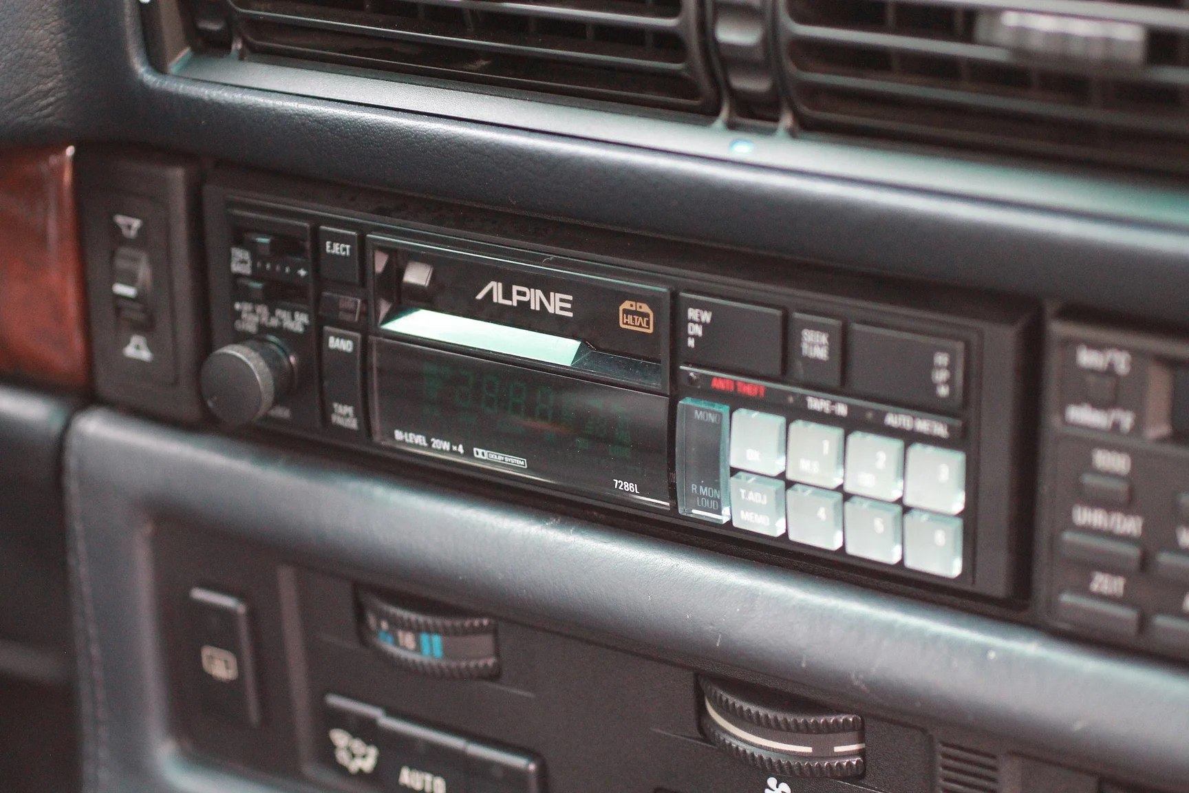 Innenraumfoto von 1989 BMW 750iA (45)