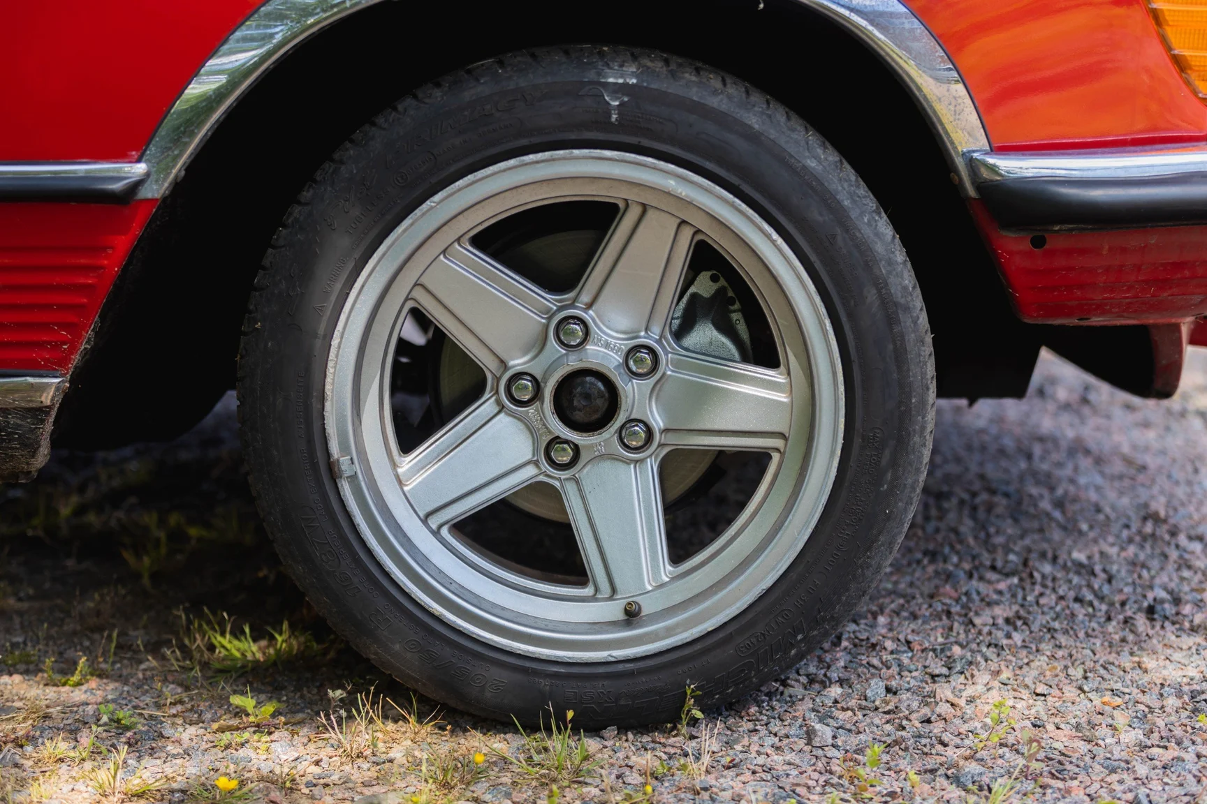 Exterior image of 1975 Mercedes-Benz 280 SL (63)