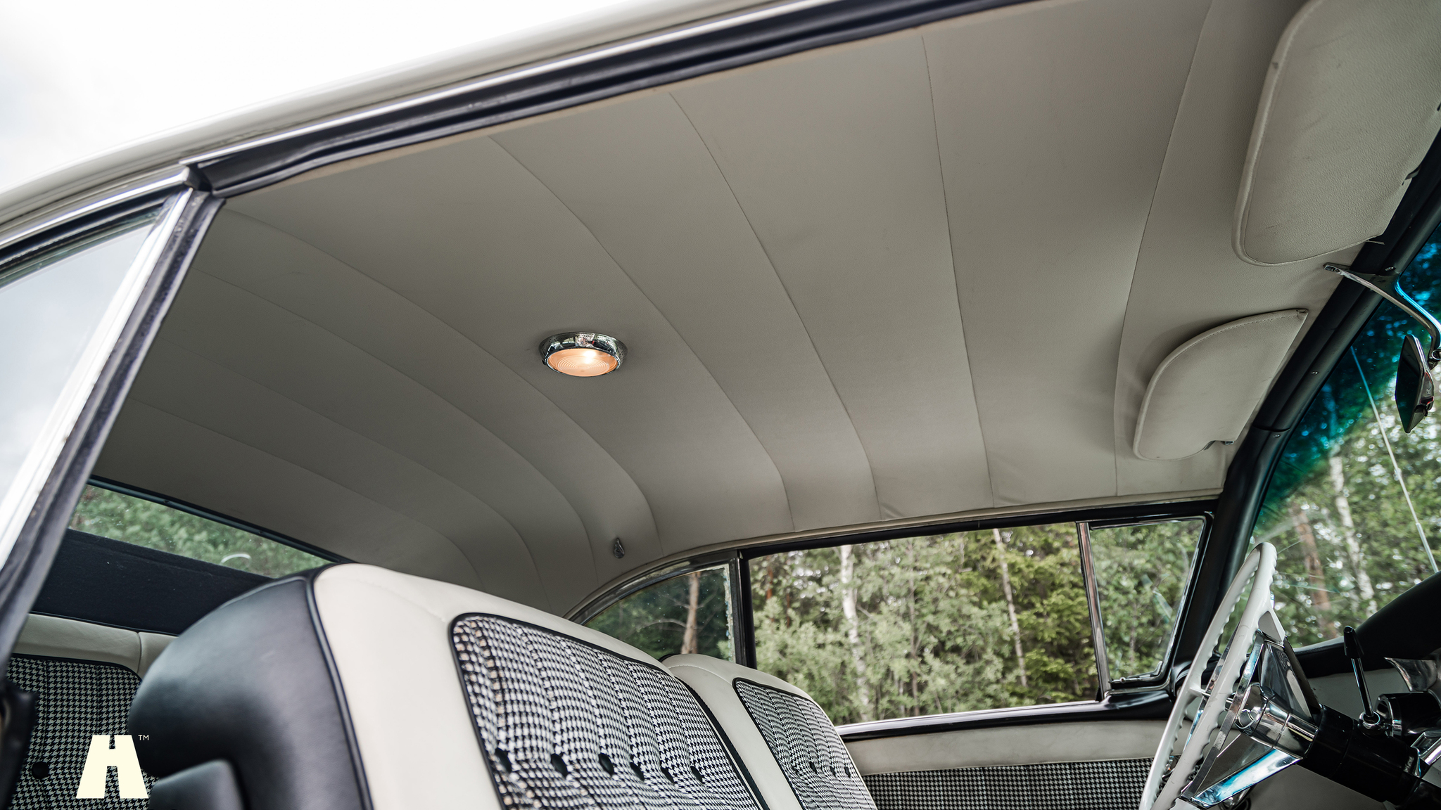 Interior image of 1957 Buick Special Riviera (Model 46R) V8 (20)