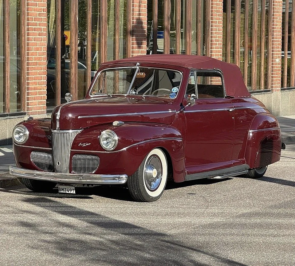 Exteriörbild på 1941 Ford Super De Luxe Cabriolet (5)