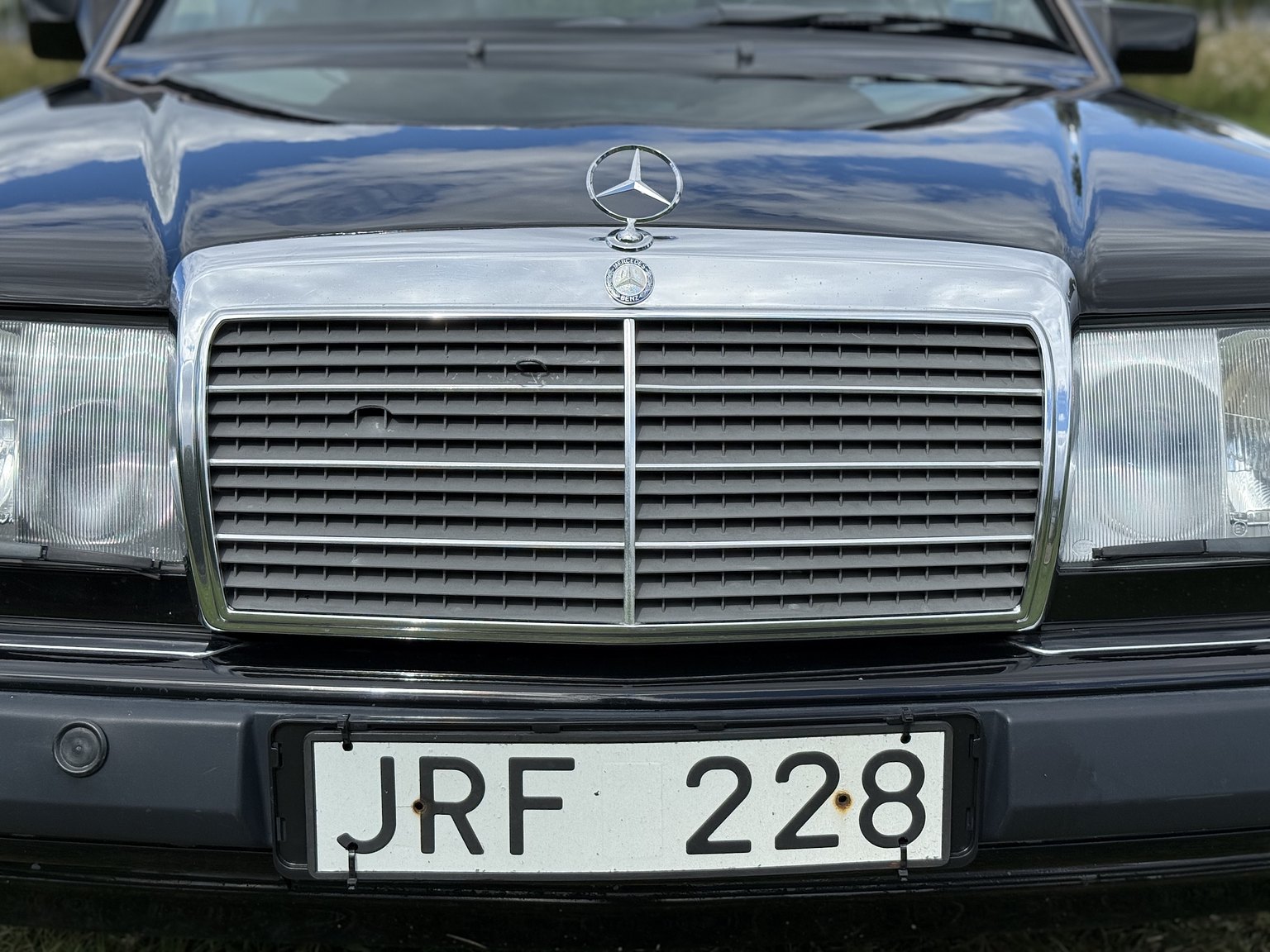 Exterior image of 1990 Mercedes-Benz 300CE-24