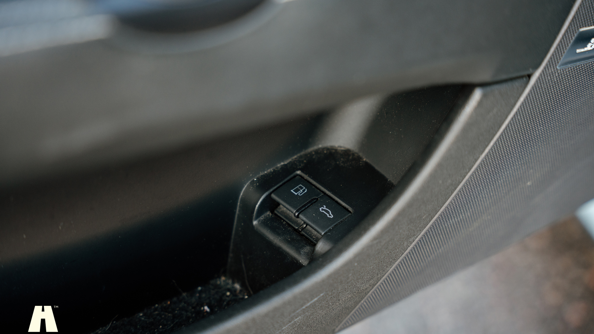 Interior image of 2009 Audi TTS (34)