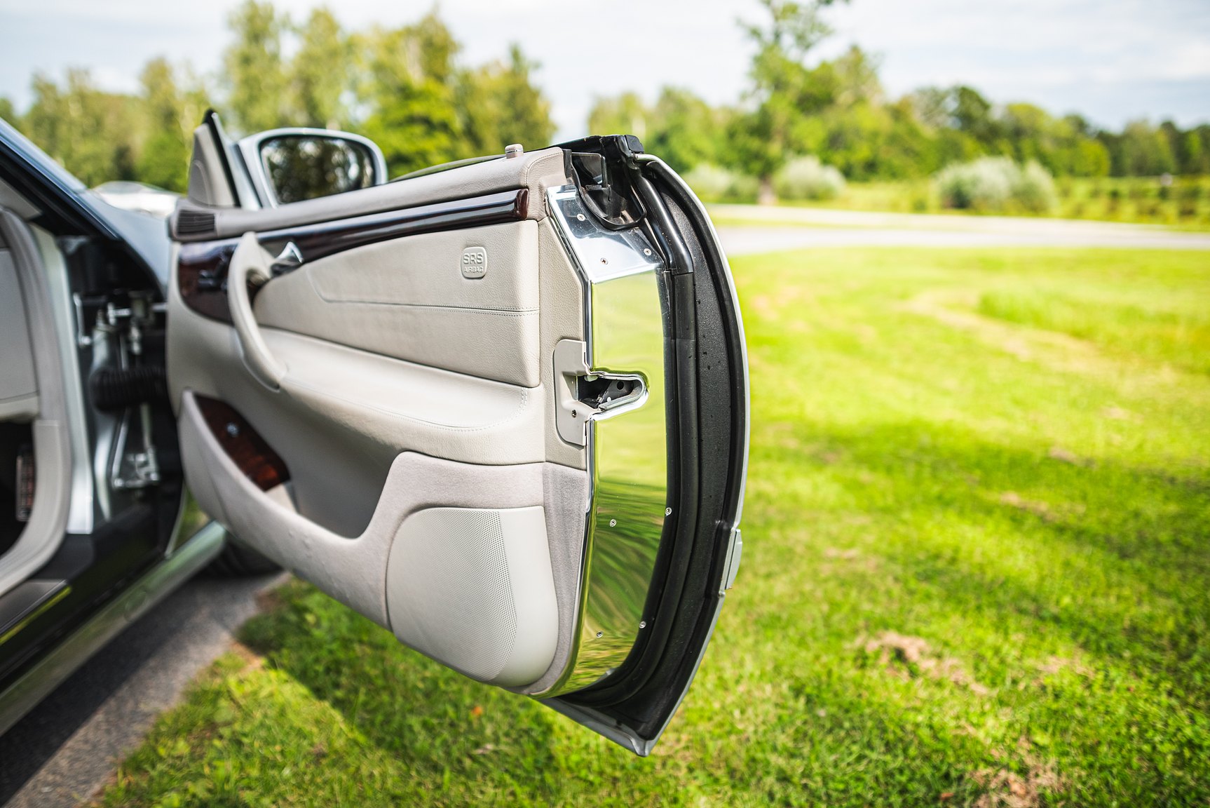 Interior image of 2000 Mercedes-Benz CL 500