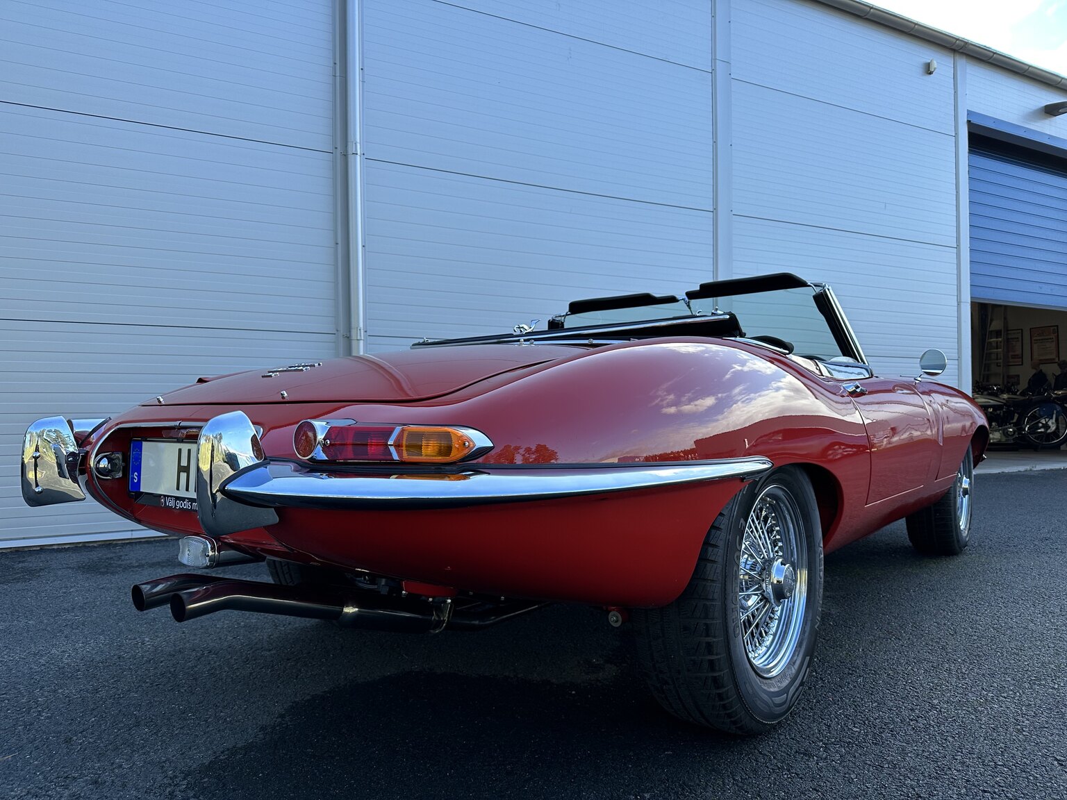 Exteriörbild på 1965 Jaguar E-Type Series 1 (8)