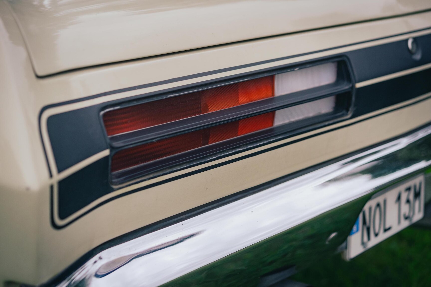 Exteriörbild på 1972 Plymouth Duster 360 (11)