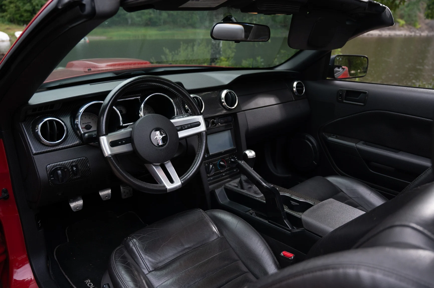 Interior image of 2005 Ford Mustang GT Roush Stage 2 (1)