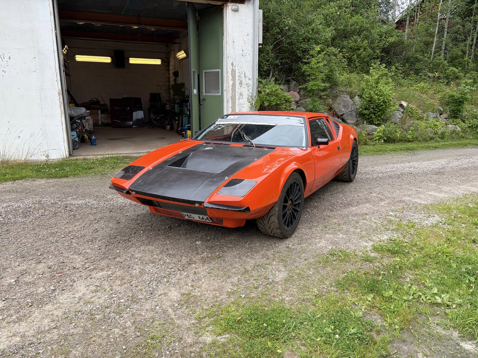 Exteriörbild på 1972 De Tomaso Pantera LS Restomod (11)