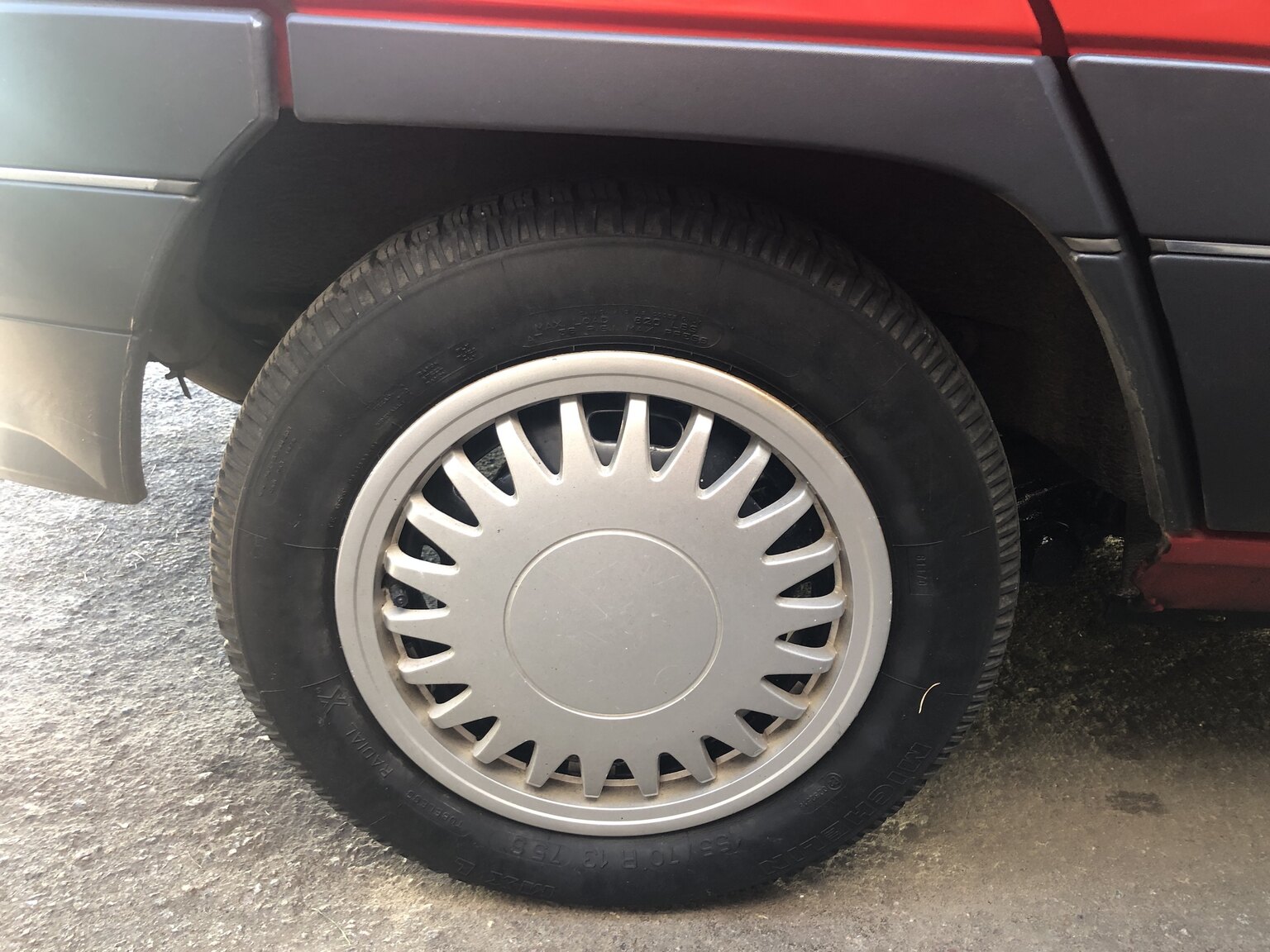 Exterior image of 1990 Renault 5 (9)