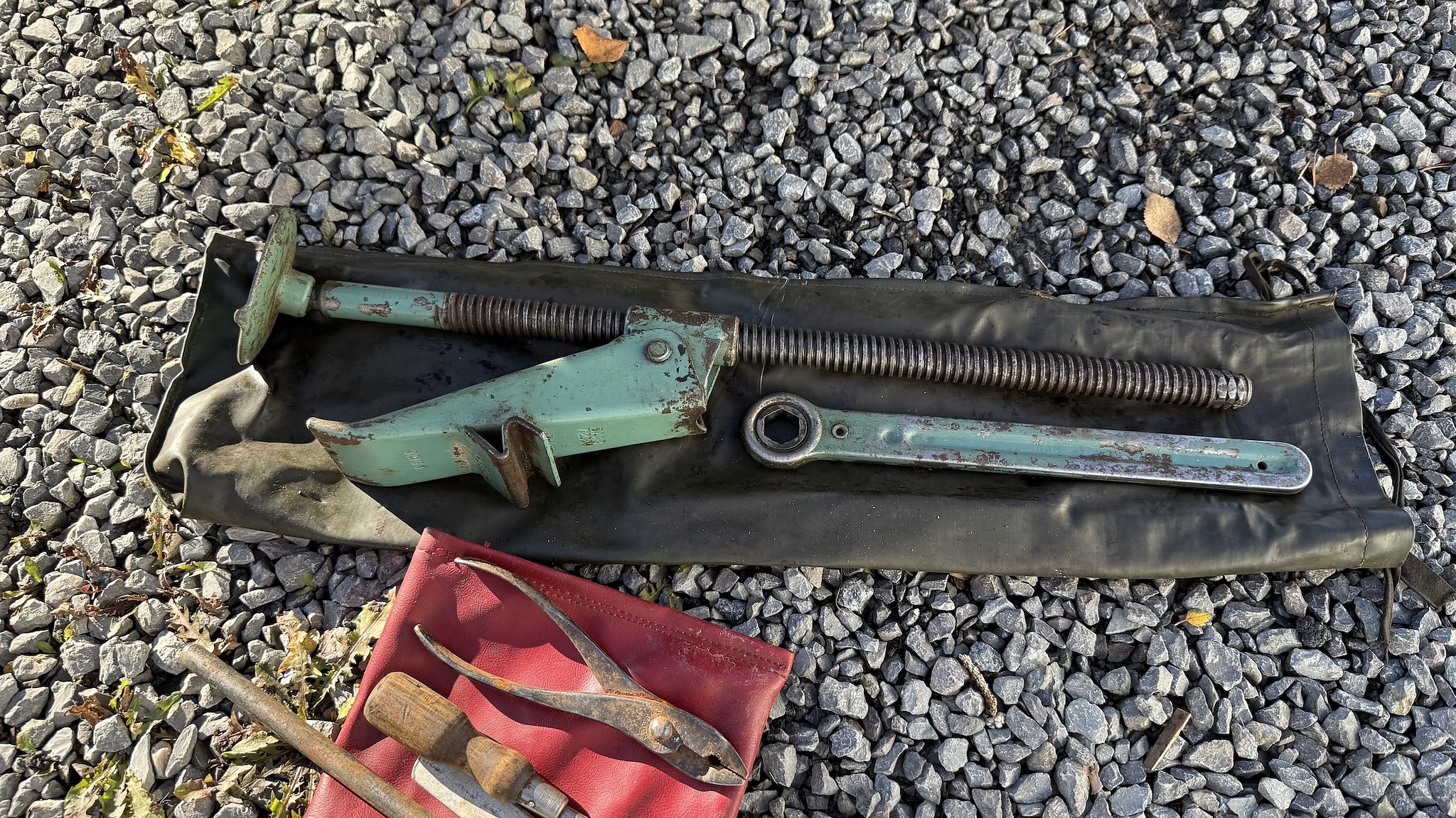 Image of 1960 Saab 96 (3) miscellaneous