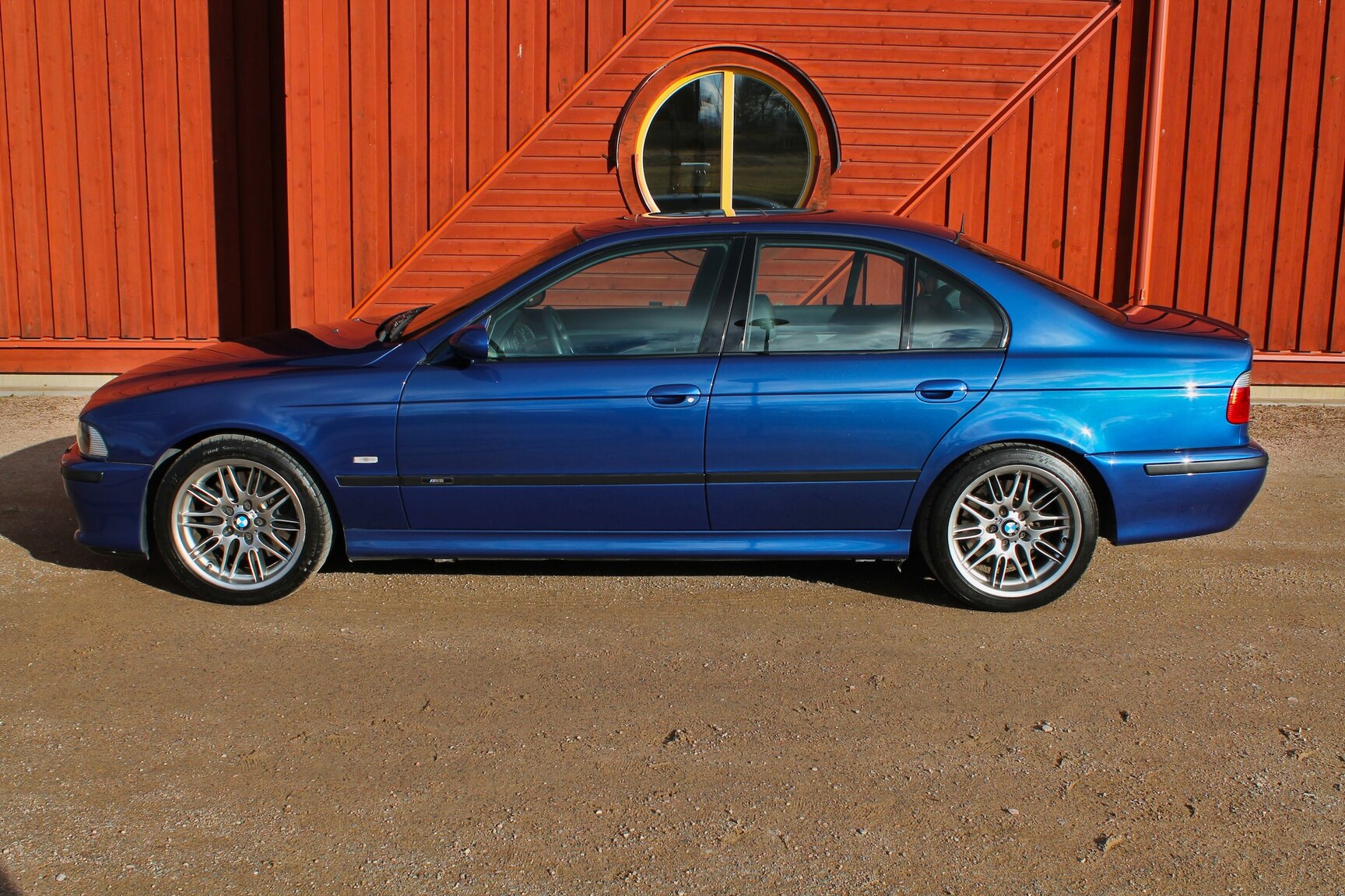 Exteriörbild på 2003 BMW M5