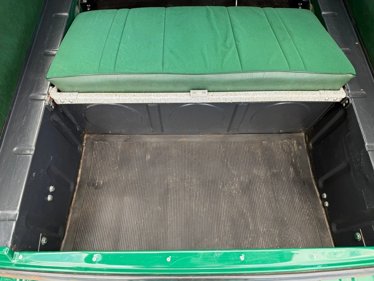 Interior image of 1975 Saab 95 V4 kombi - 7-sits (35)