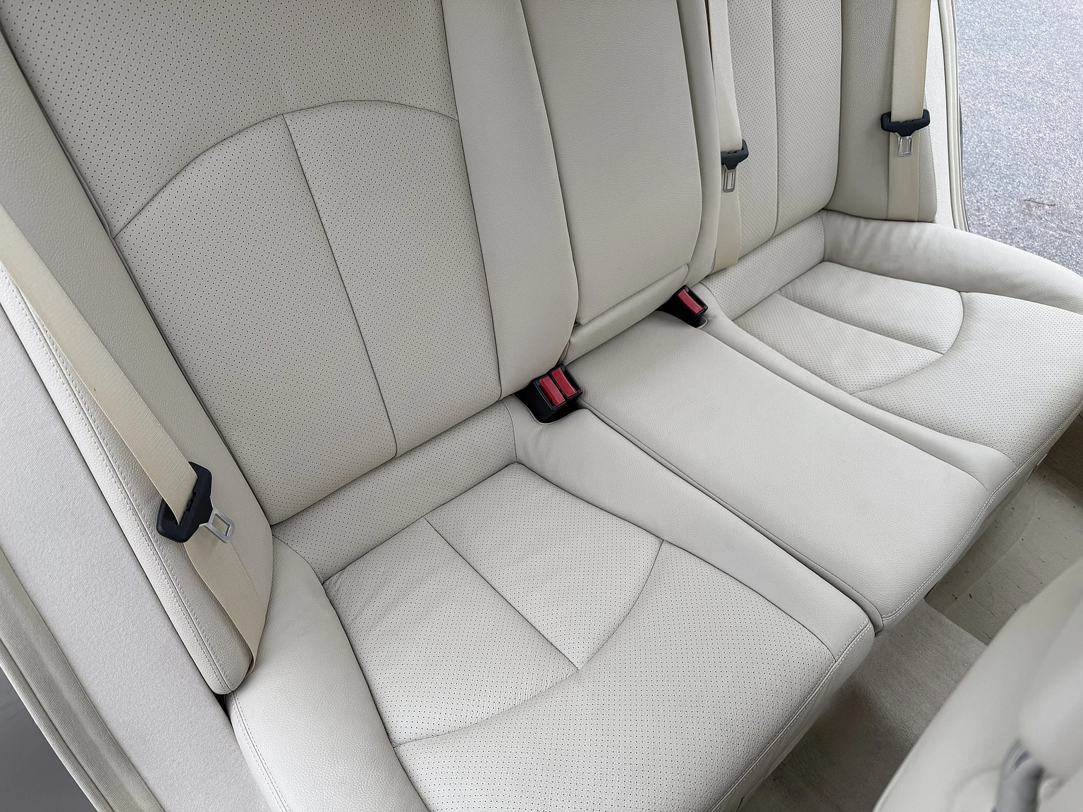 Interior image of 2004 Mercedes-Benz E 500 7G-Tronic (55)