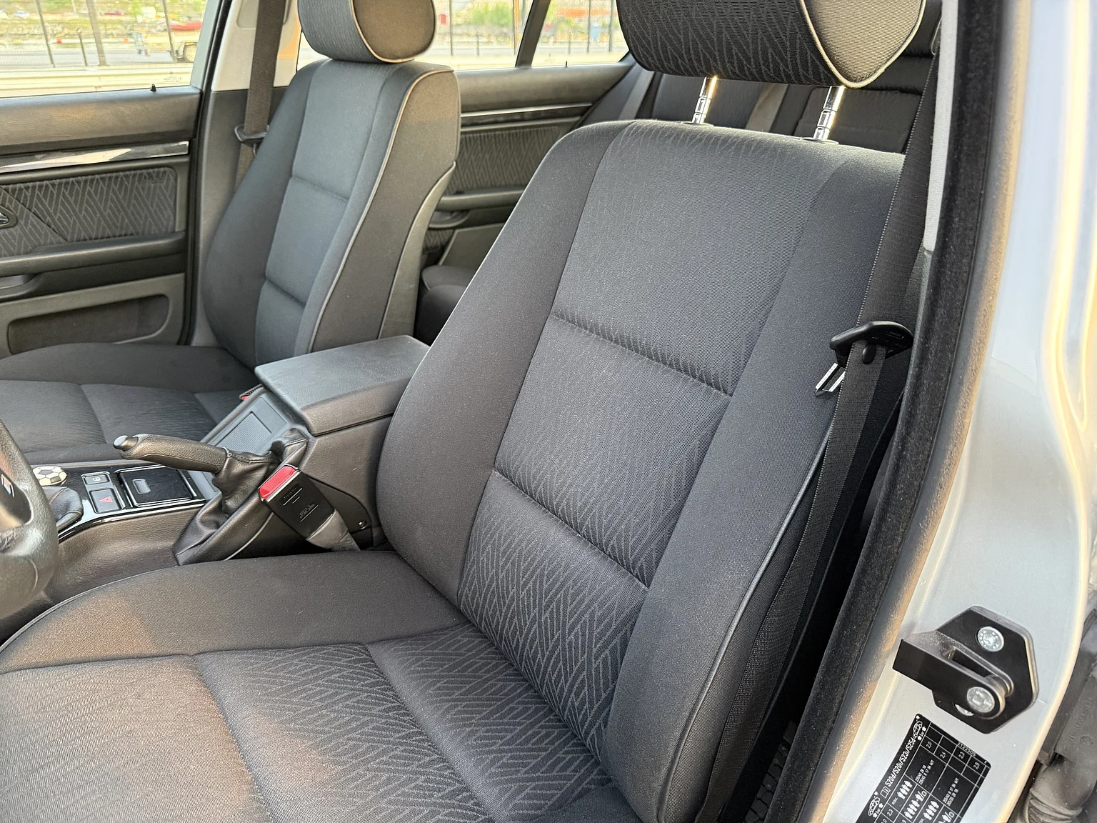 Interior image of 2002 BMW 520i (20)
