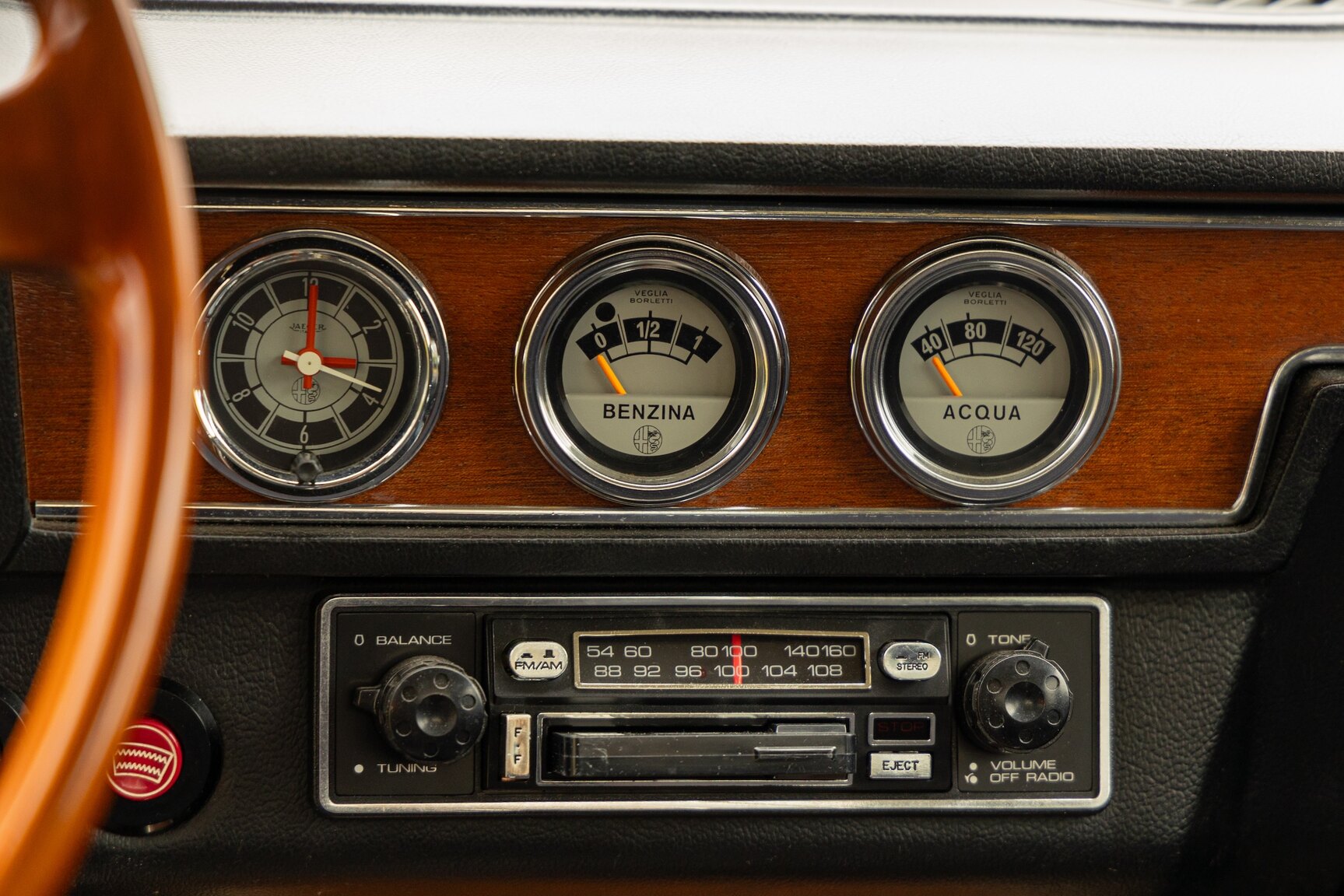 Interior image of 1974 Alfa Romeo Berlina 2000