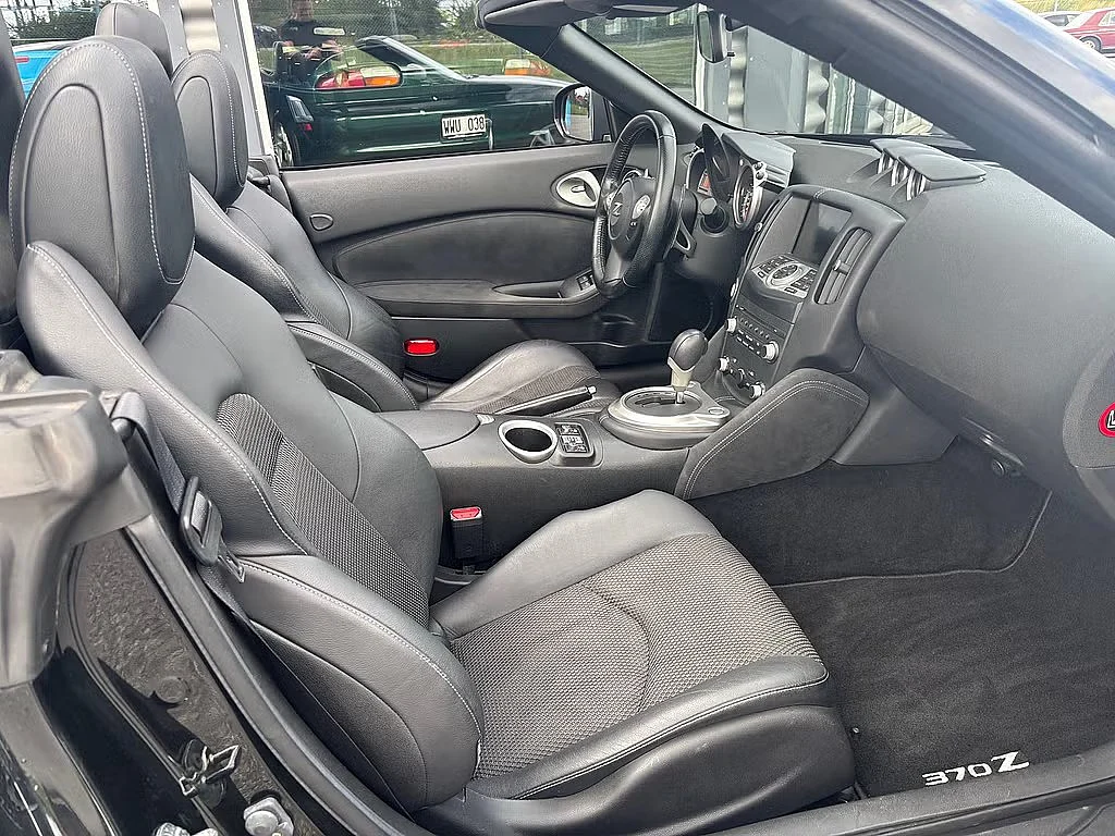 Interior image of 2012 Nissan 370Z Roadster 3.7 V6 Automatic (1)