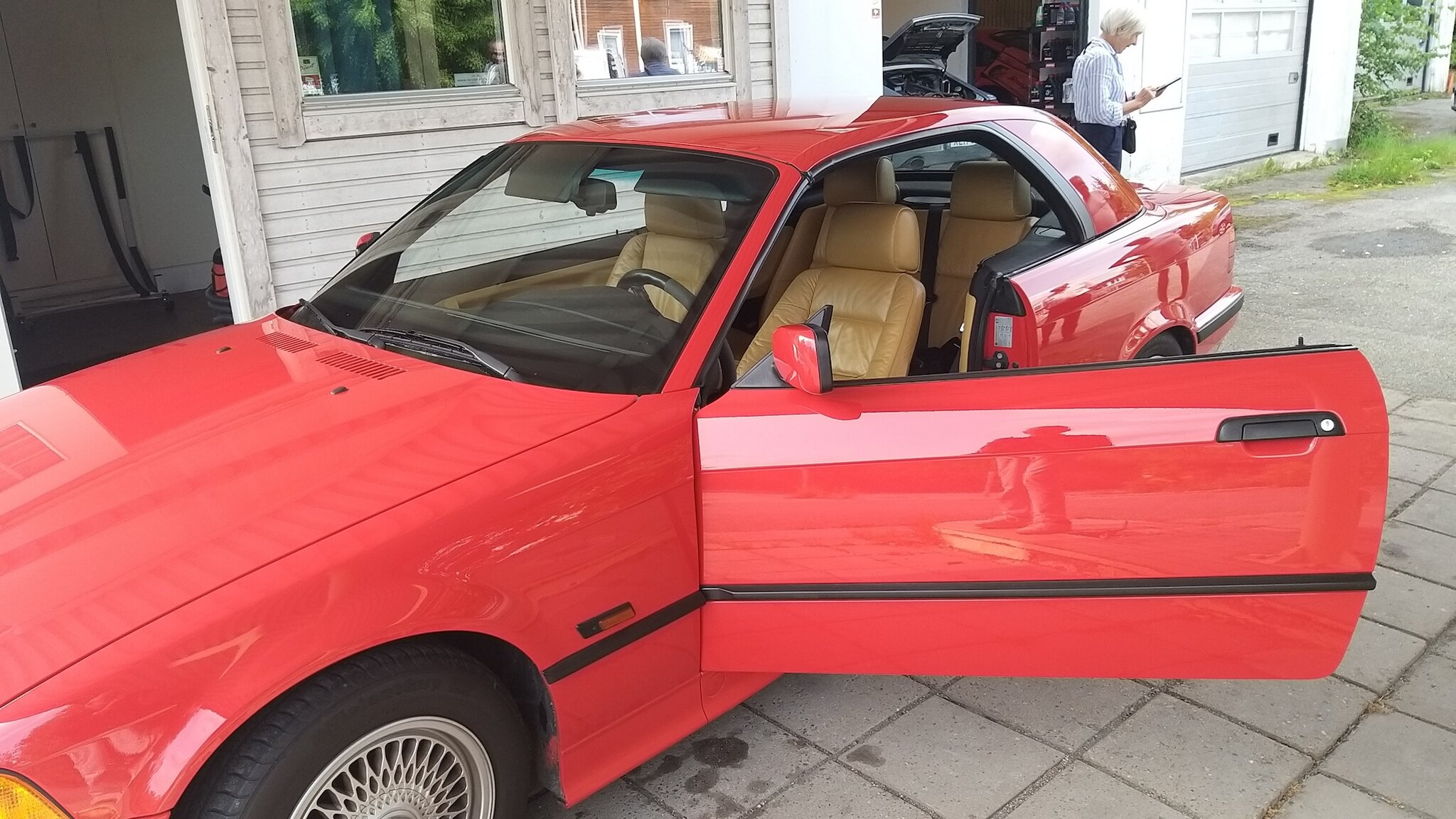 Exteriörbild på 1994 BMW 325iA Convertible