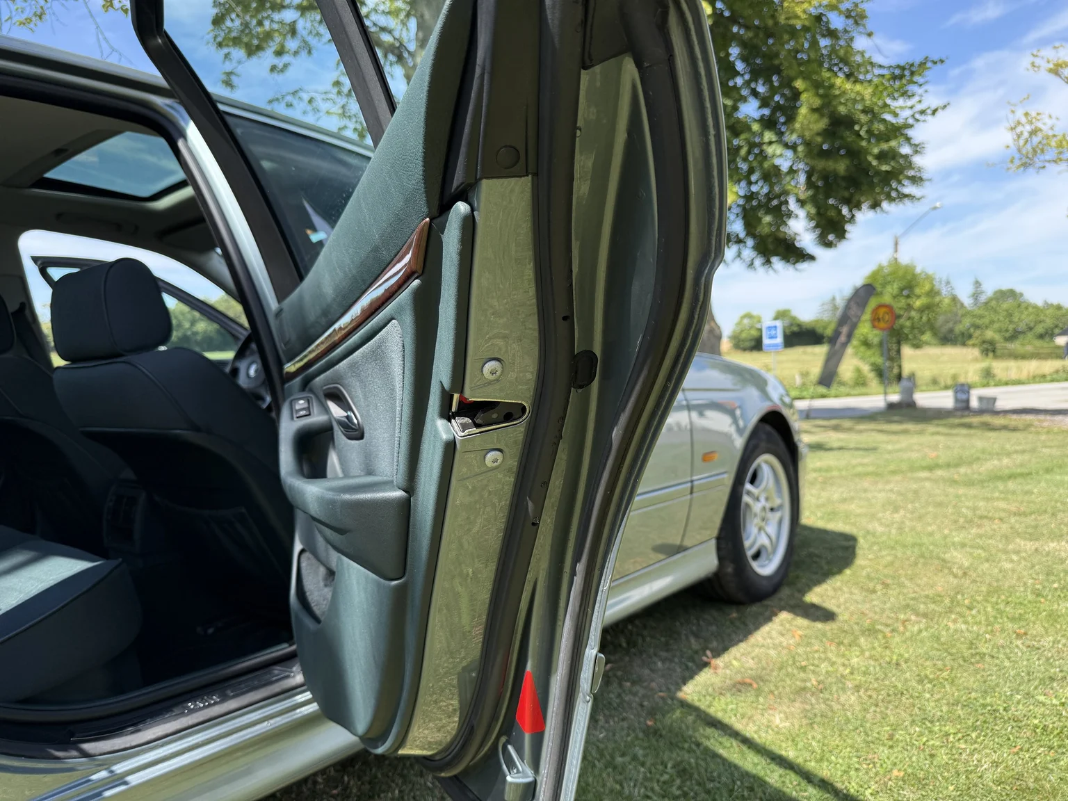 Innenraumfoto von 2003 BMW 525d Sedan (77)