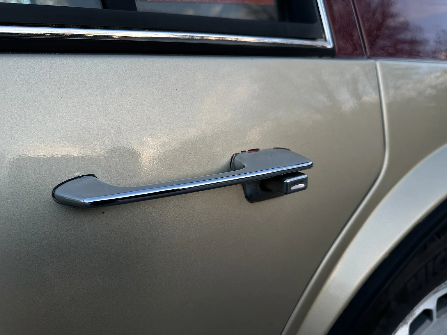 Exterior image of 1989 Cadillac Seville (92)