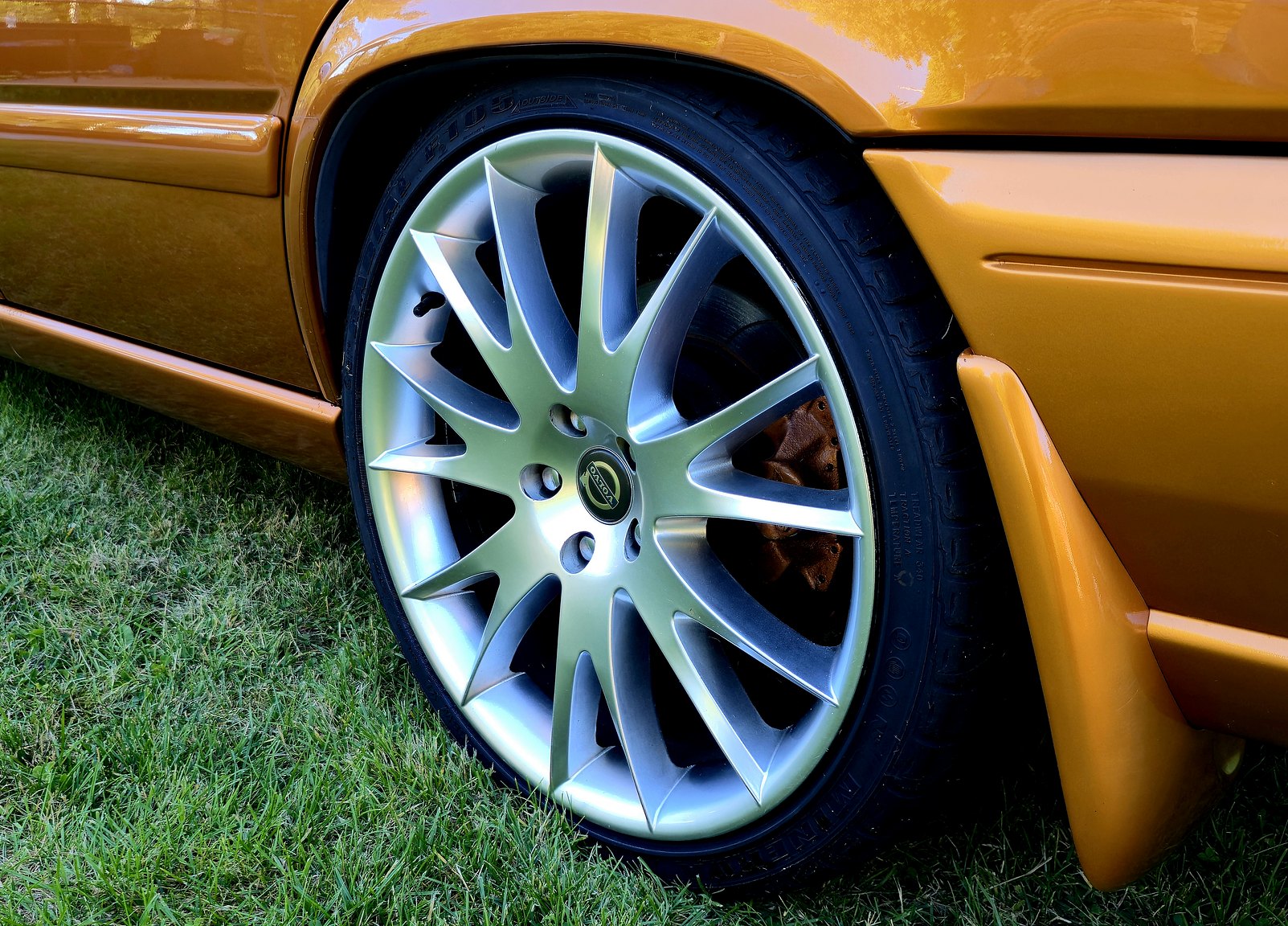 Exterior image of 1998 Volvo V70 R 2.3 T Automatisk