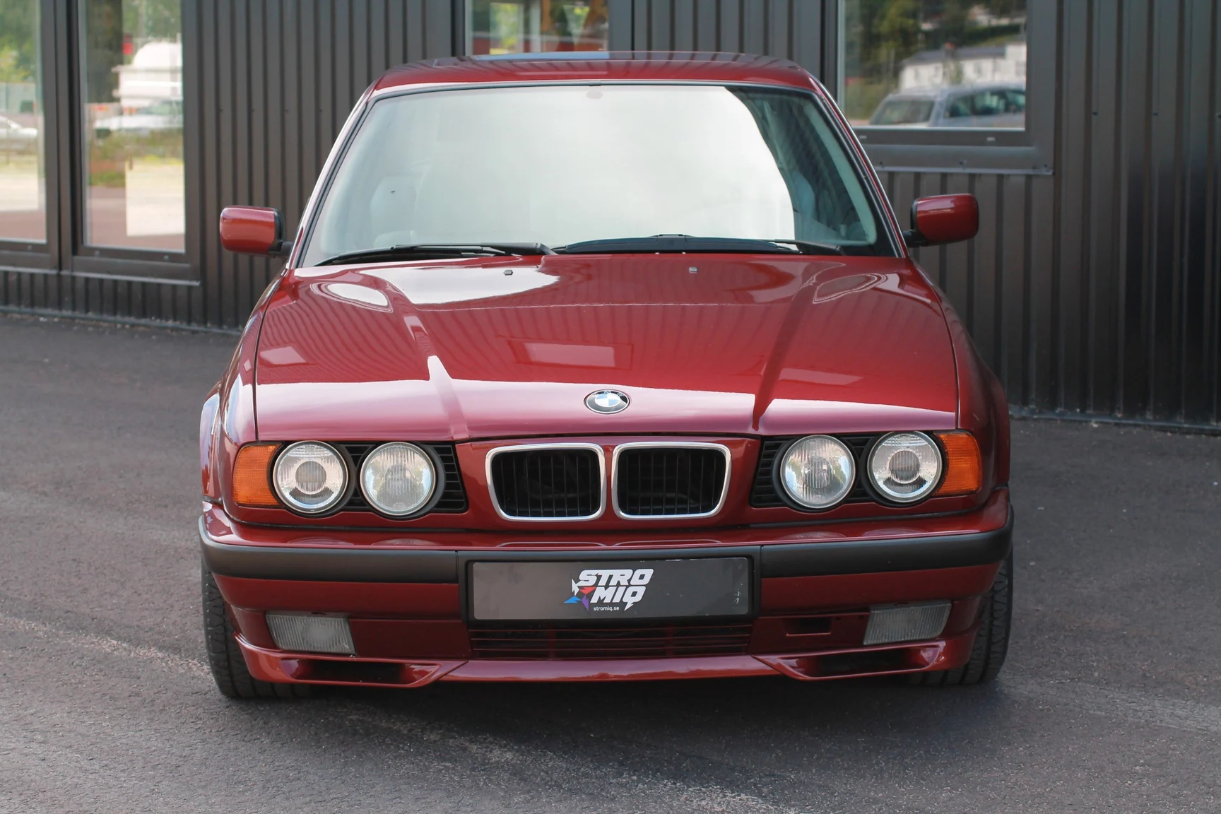 Exteriörbild på 1993 BMW 540i Sedan (41)