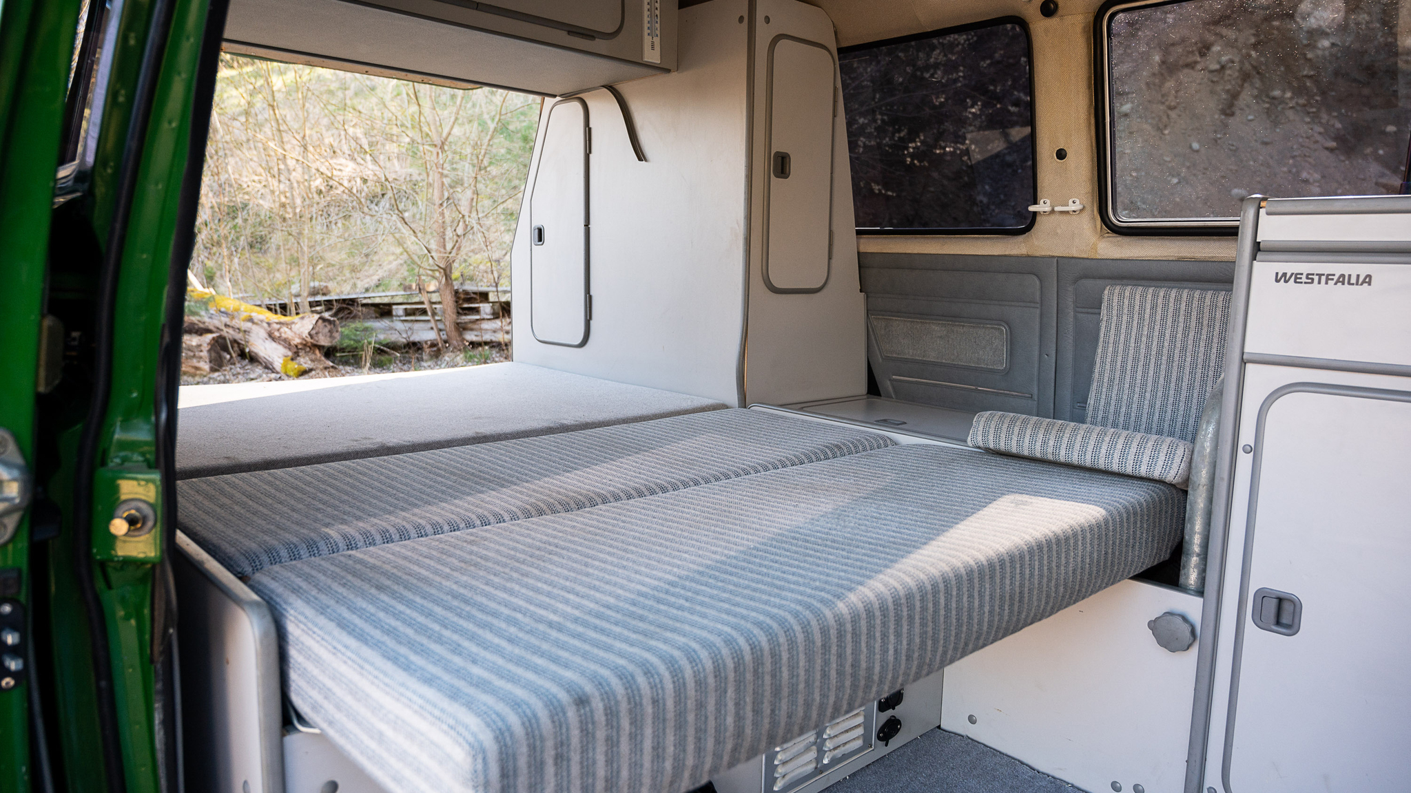 Interior image of 1992 Volkswagen T3 Kombi Syncro 16" Westfalia