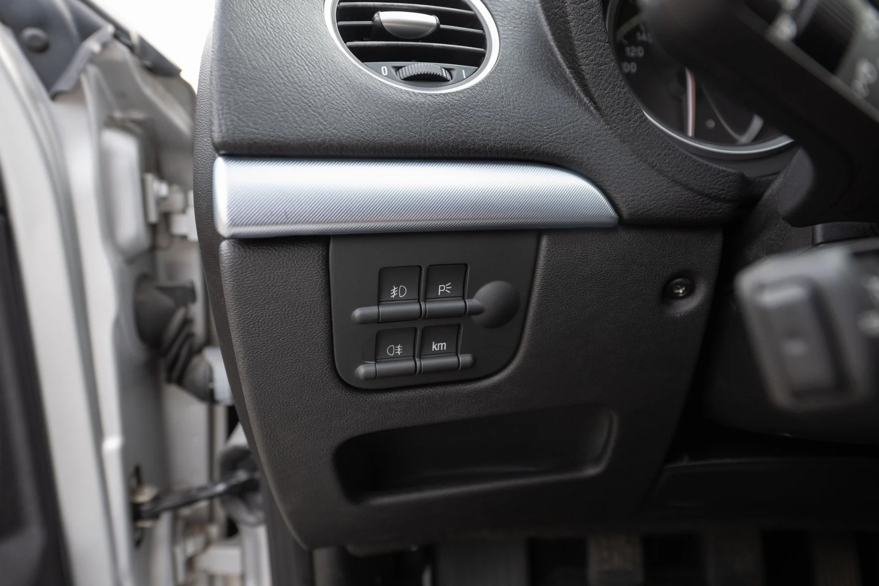 Innenraumfoto von 2008 Alfa Romeo 159 Q4 Sportwagon (54)