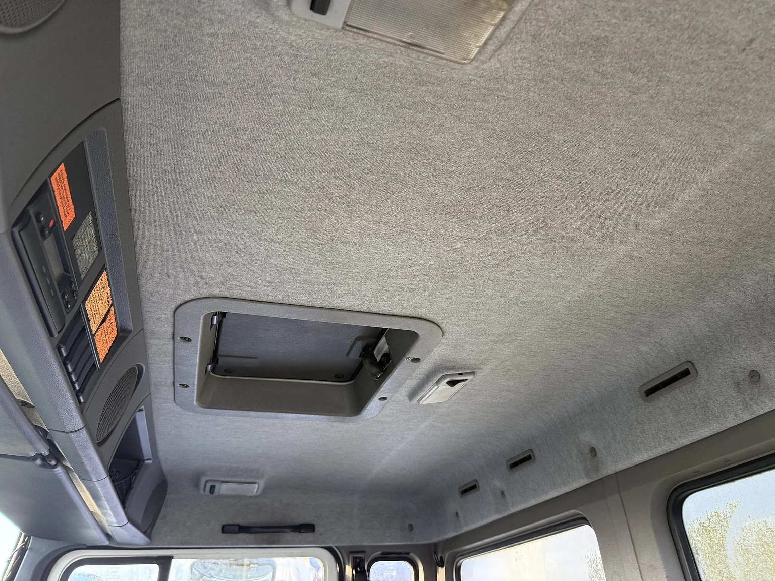 Aussenfoto 2000 Volvo FL6 4x2 - NO RESERVE (4)