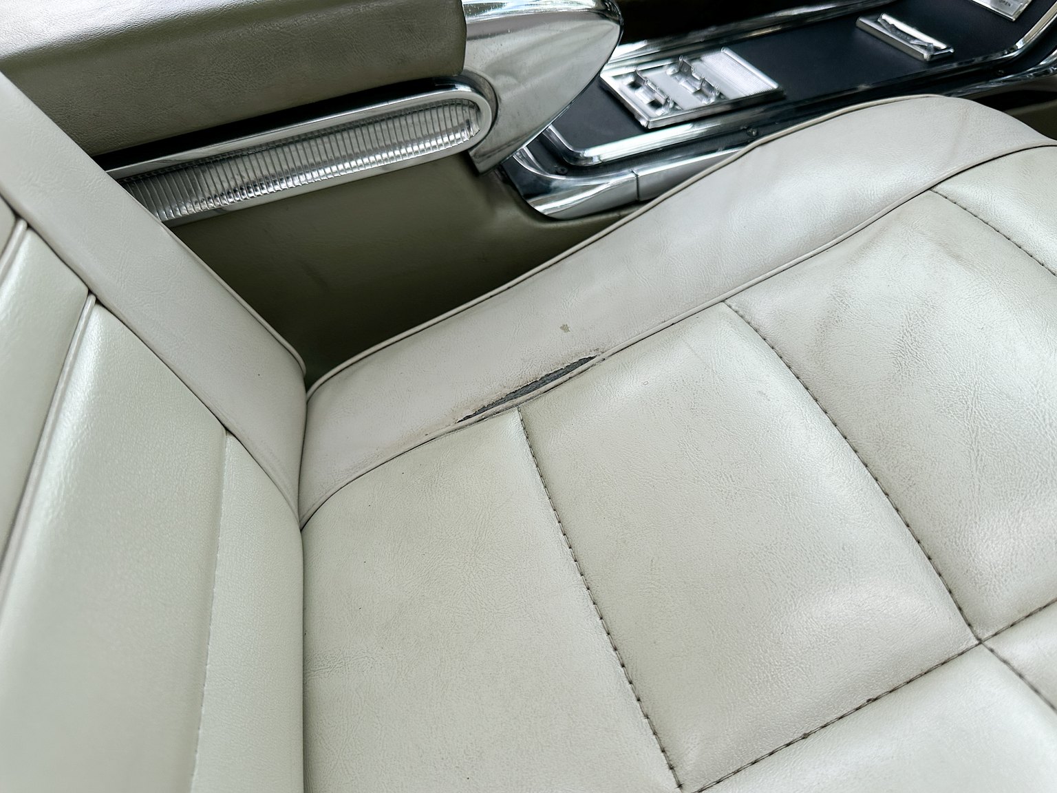 Interior image of 1966 Ford Thunderbird Town Hardtop